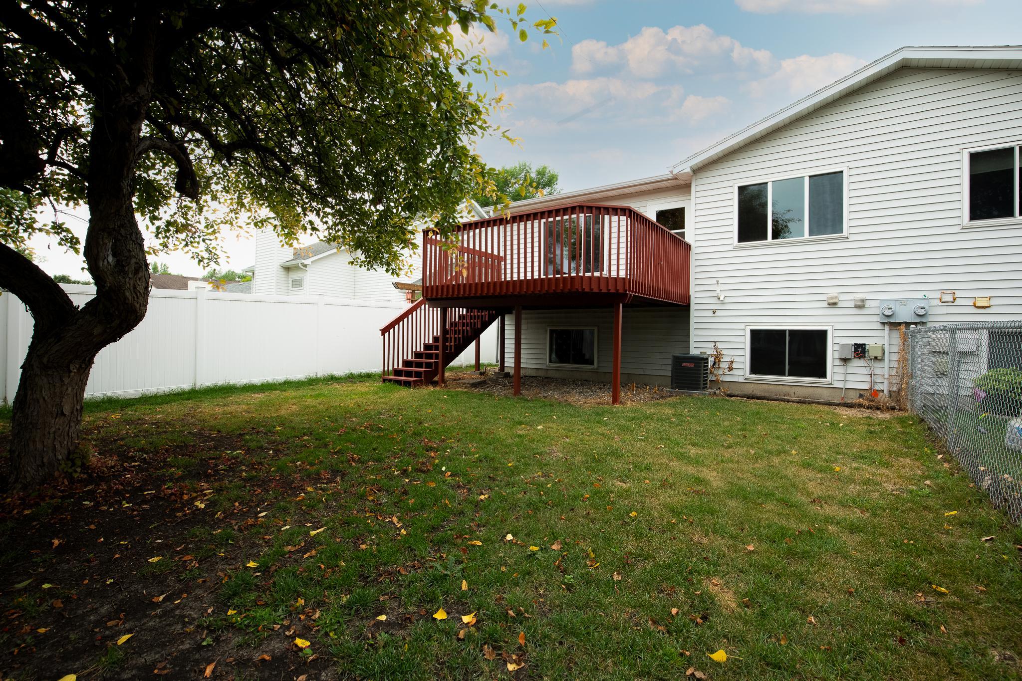 1992 twin home for sale at 2733 26th Street Circle S in Moorhead, MN — 3 bed, 2 bath (photo 28 of 31)