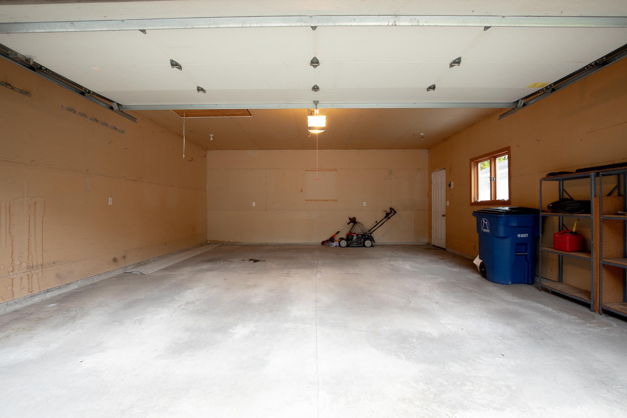 1992 twin home for sale at 2733 26th Street Circle S in Moorhead, MN — 3 bed, 2 bath (photo 30 of 31)