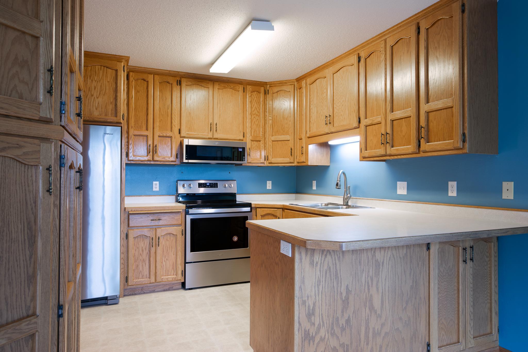 1992 twin home for sale at 2733 26th Street Circle S in Moorhead, MN — 3 bed, 2 bath (photo 5 of 31)
