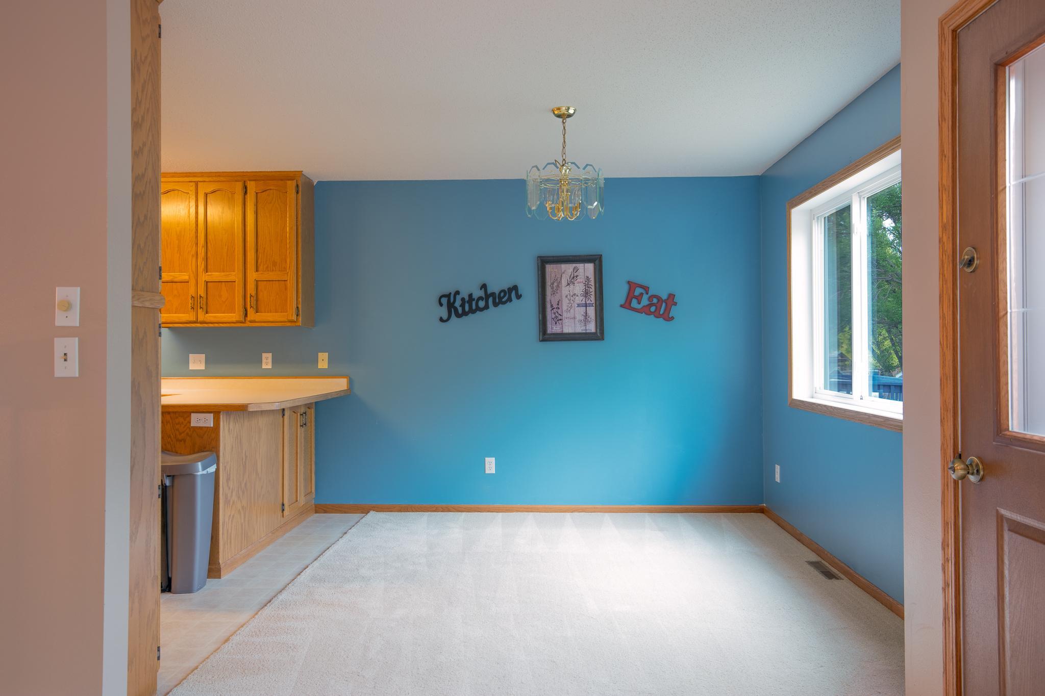 1992 twin home for sale at 2733 26th Street Circle S in Moorhead, MN — 3 bed, 2 bath (photo 7 of 31)