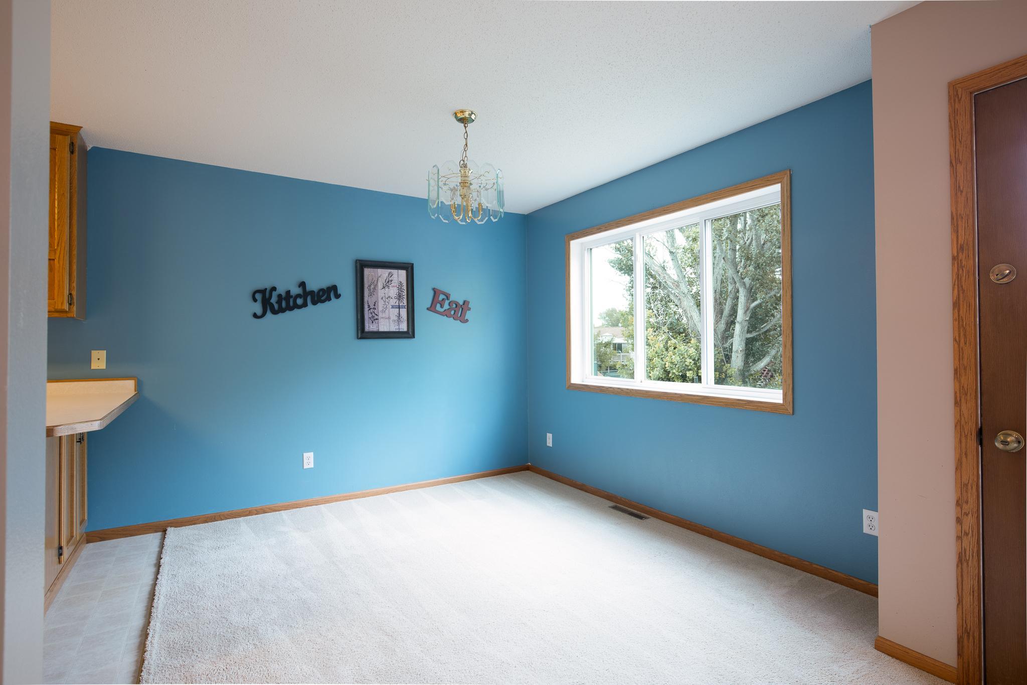 1992 twin home for sale at 2733 26th Street Circle S in Moorhead, MN — 3 bed, 2 bath (photo 8 of 31)