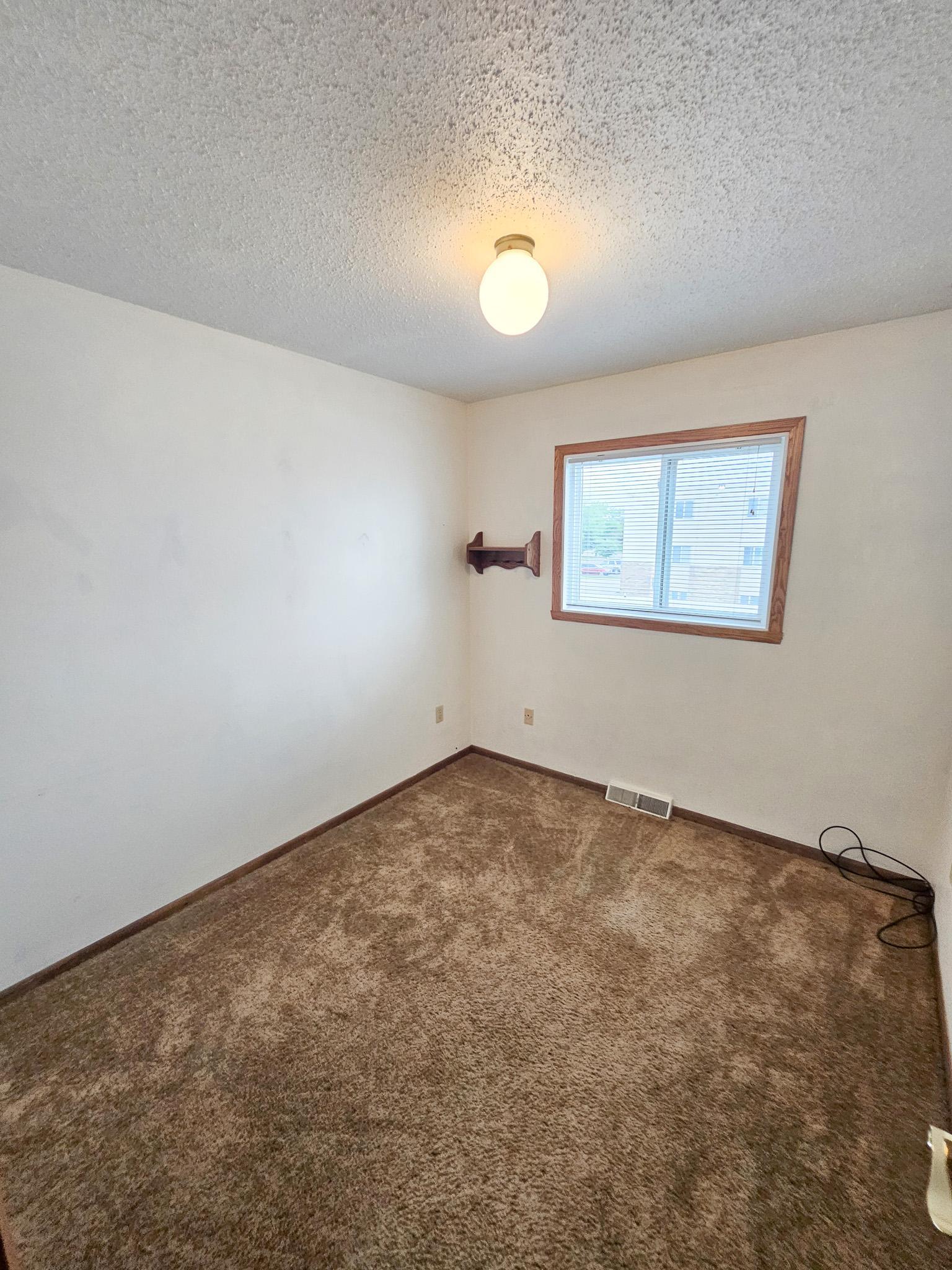 1978 condo for sale at 3014 17th Street S in Moorhead, MN — 3 bed, 2 bath (photo 18 of 29)