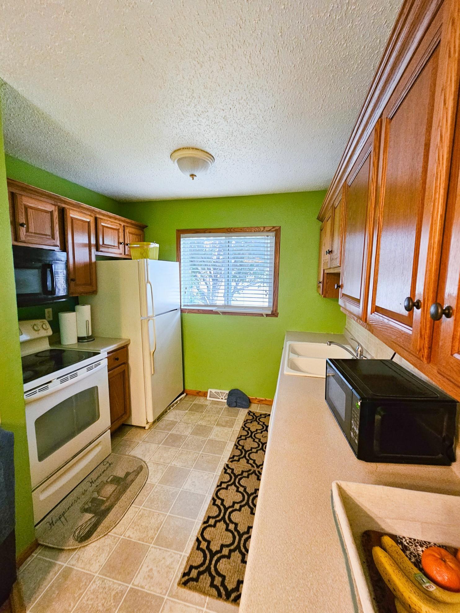 1978 condo for sale at 3014 17th Street S in Moorhead, MN — 3 bed, 2 bath (photo 7 of 29)