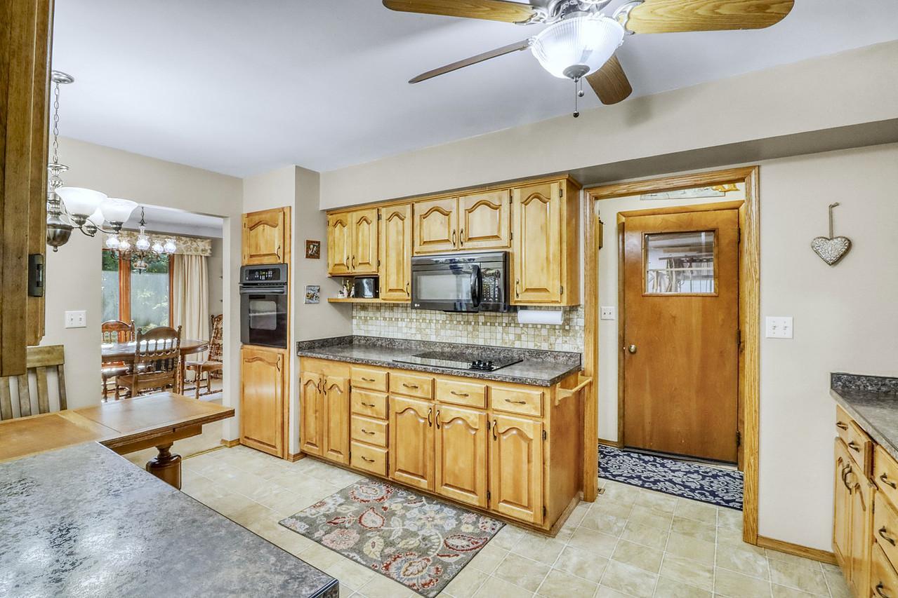 1961 single family home for sale at 813 Oak Street in West Fargo, ND — 3 bed, 3 bath (photo 19 of 63)