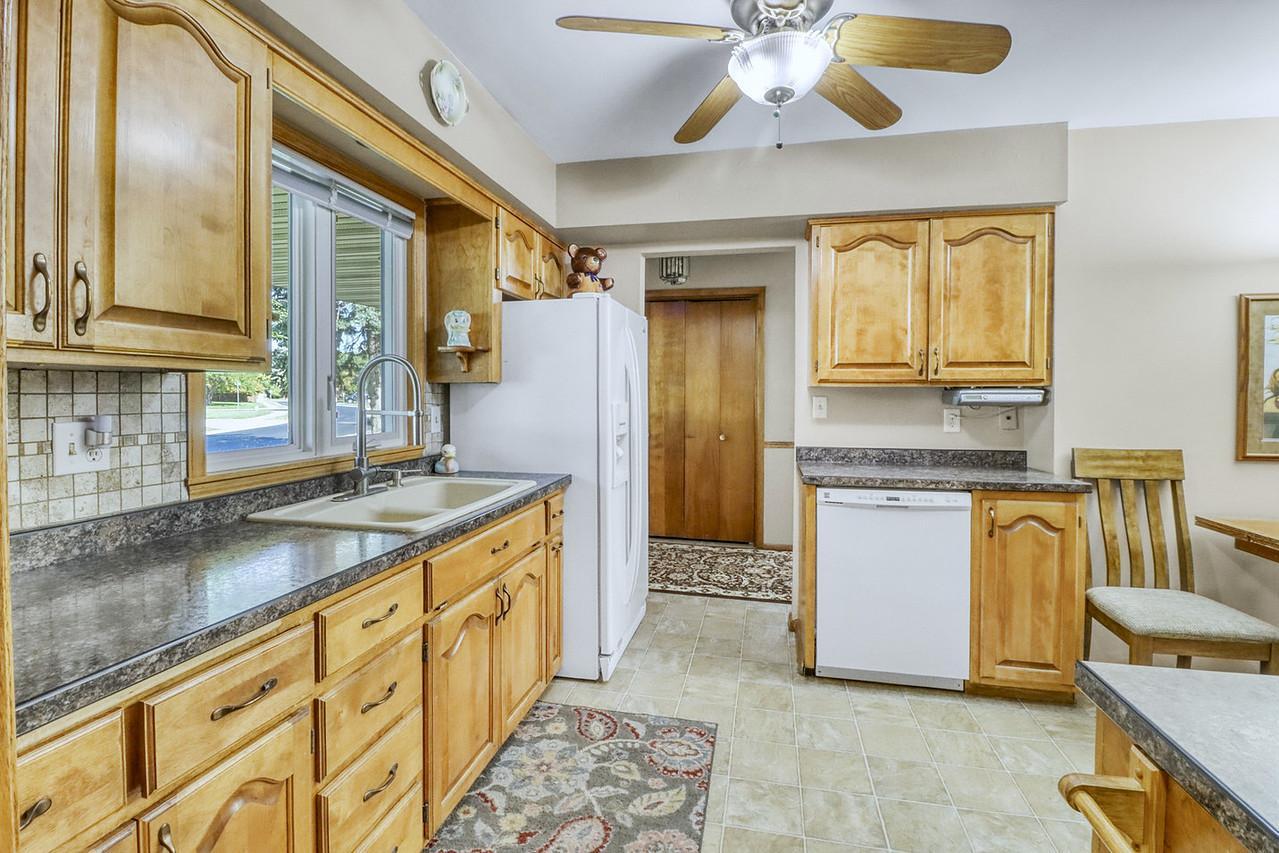 1961 single family home for sale at 813 Oak Street in West Fargo, ND — 3 bed, 3 bath (photo 20 of 63)