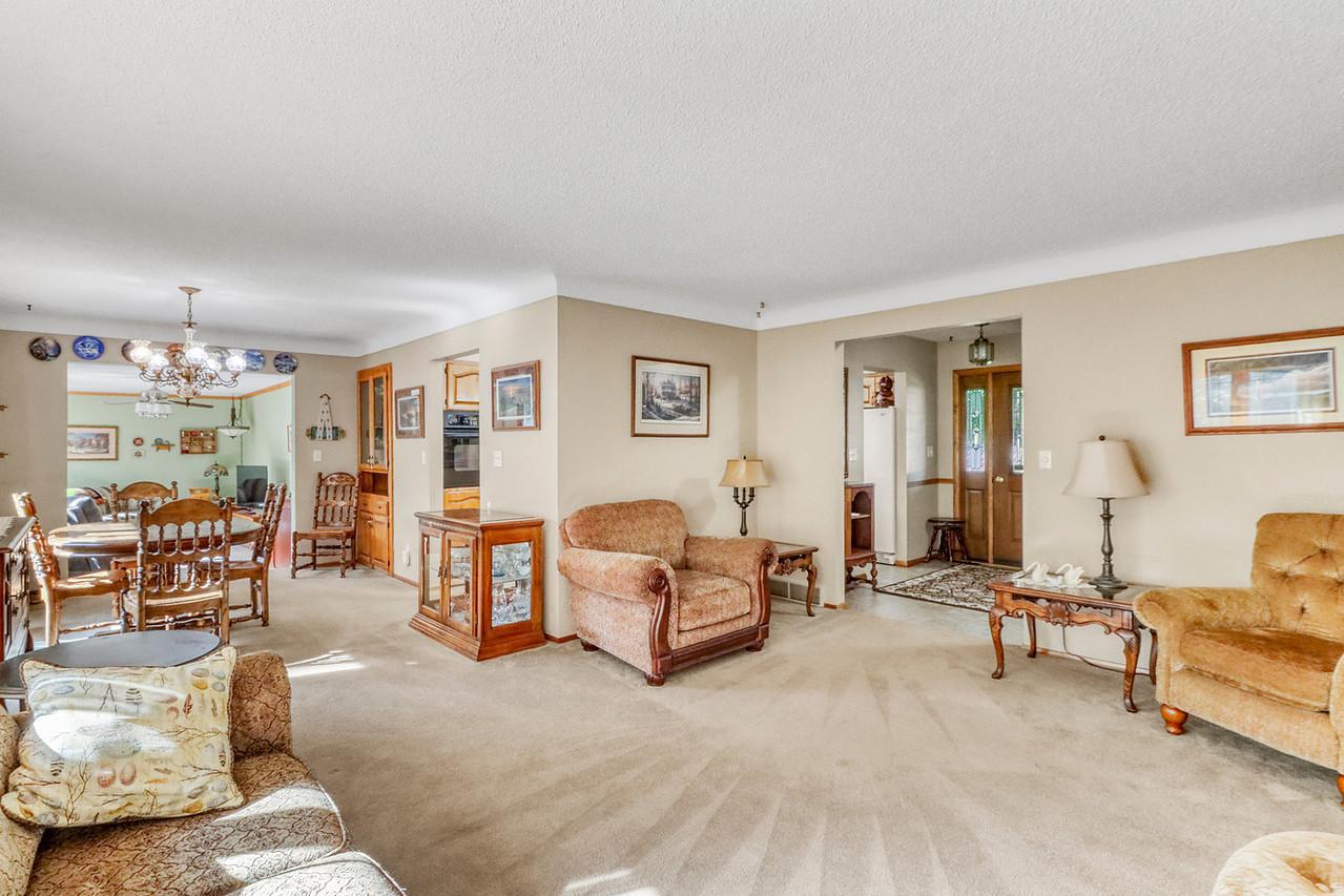 1961 single family home for sale at 813 Oak Street in West Fargo, ND — 3 bed, 3 bath (photo 25 of 63)