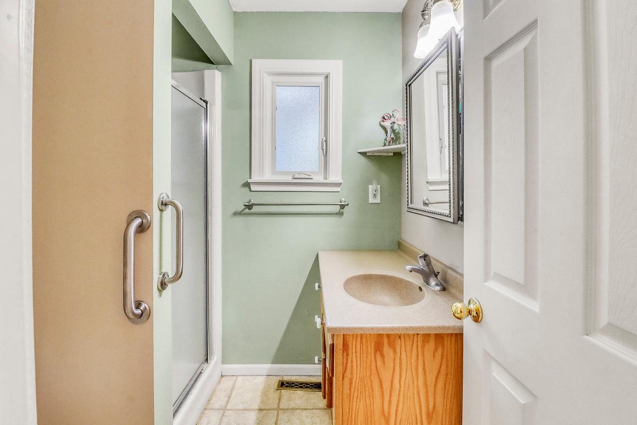 1961 single family home for sale at 813 Oak Street in West Fargo, ND — 3 bed, 3 bath (photo 38 of 63)