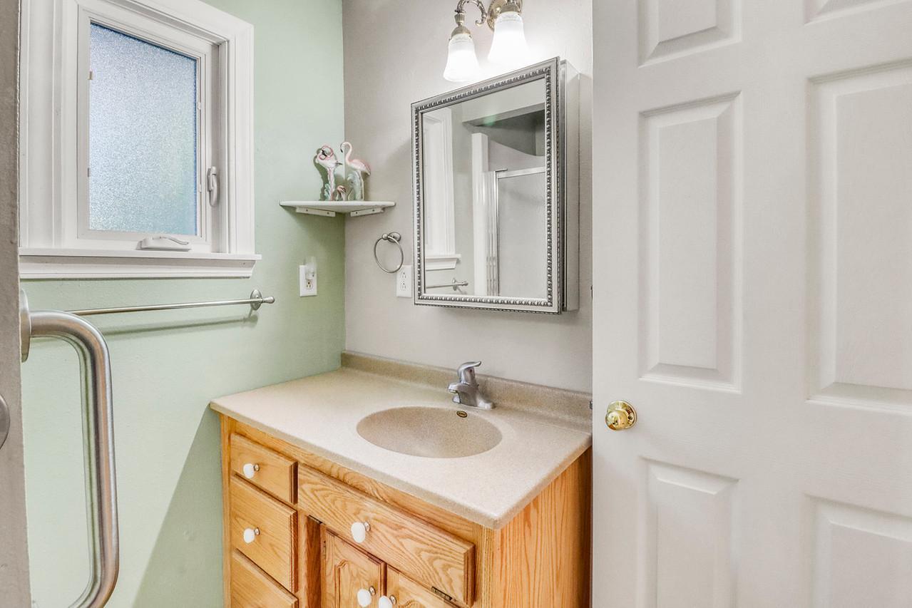 1961 single family home for sale at 813 Oak Street in West Fargo, ND — 3 bed, 3 bath (photo 39 of 63)