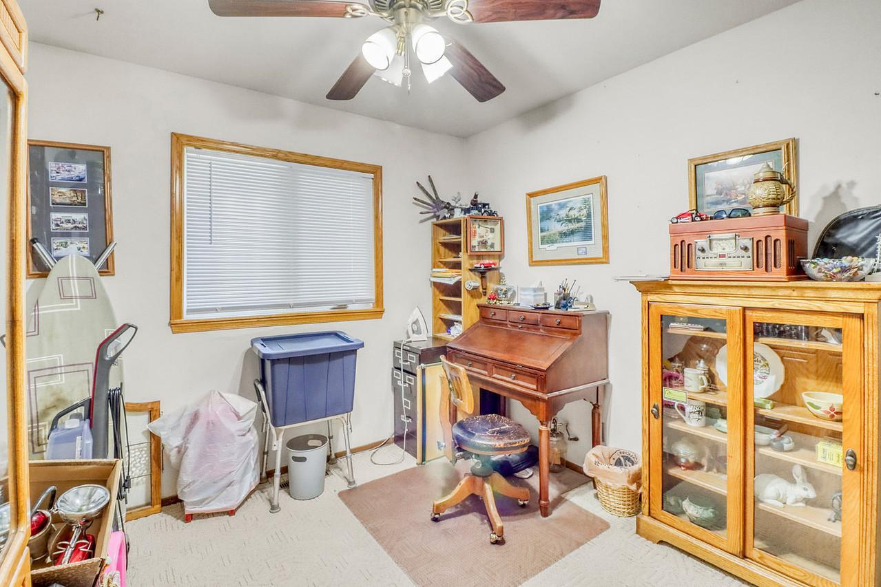 1961 single family home for sale at 813 Oak Street in West Fargo, ND — 3 bed, 3 bath (photo 46 of 63)