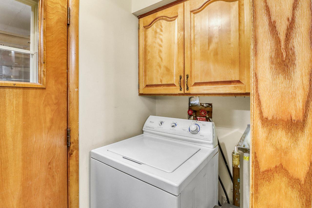1961 single family home for sale at 813 Oak Street in West Fargo, ND — 3 bed, 3 bath (photo 47 of 63)