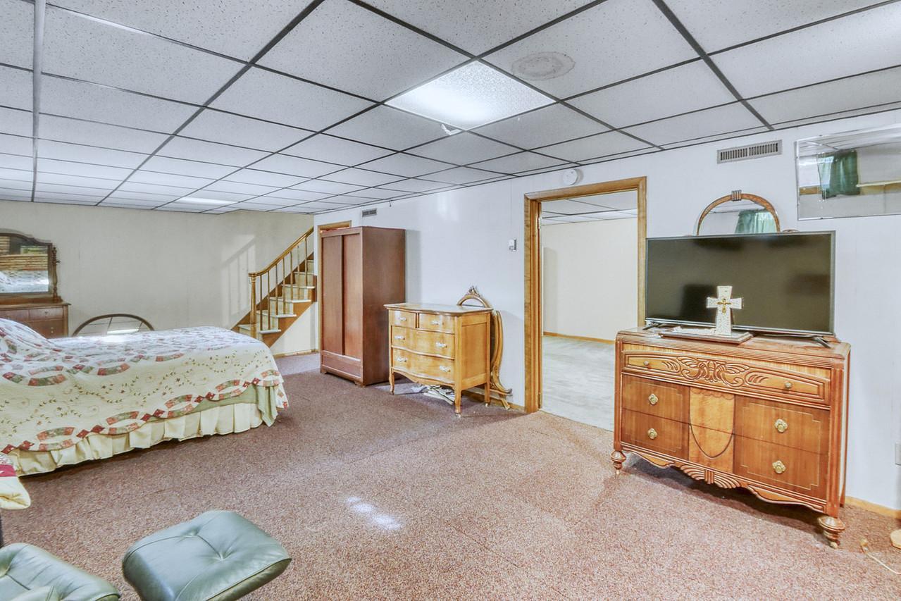 1961 single family home for sale at 813 Oak Street in West Fargo, ND — 3 bed, 3 bath (photo 49 of 63)