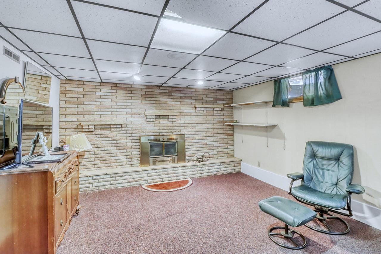 1961 single family home for sale at 813 Oak Street in West Fargo, ND — 3 bed, 3 bath (photo 50 of 63)