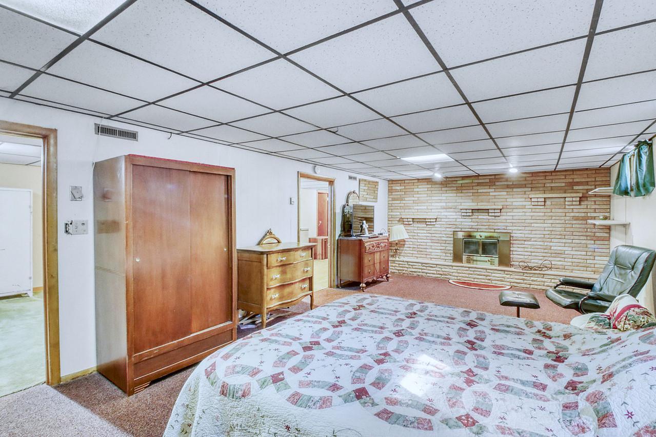1961 single family home for sale at 813 Oak Street in West Fargo, ND — 3 bed, 3 bath (photo 51 of 63)