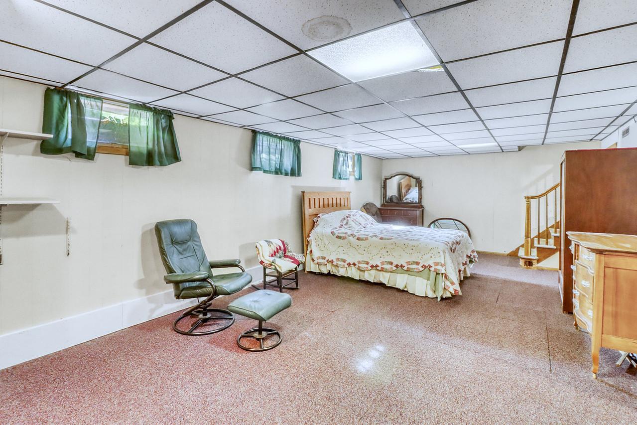 1961 single family home for sale at 813 Oak Street in West Fargo, ND — 3 bed, 3 bath (photo 52 of 63)