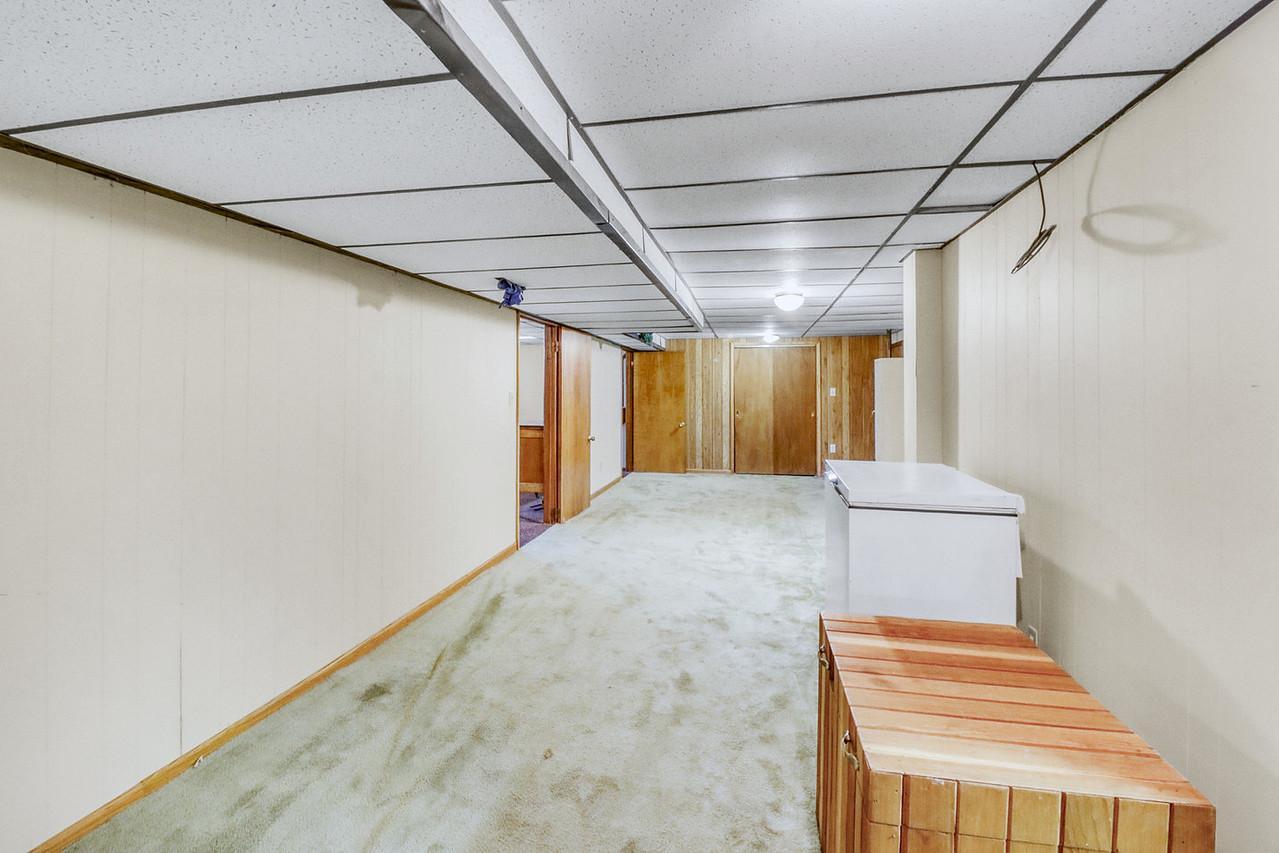 1961 single family home for sale at 813 Oak Street in West Fargo, ND — 3 bed, 3 bath (photo 55 of 63)