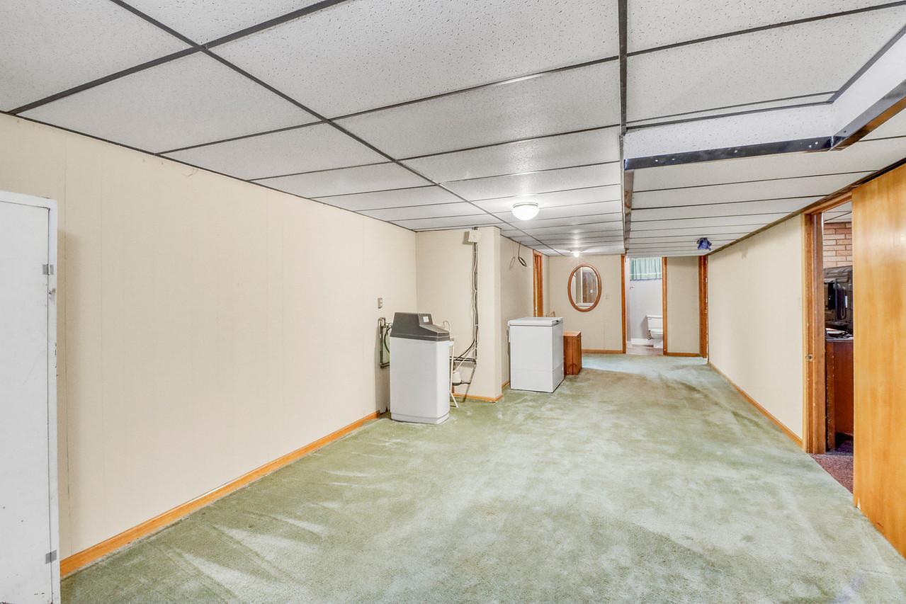 1961 single family home for sale at 813 Oak Street in West Fargo, ND — 3 bed, 3 bath (photo 56 of 63)