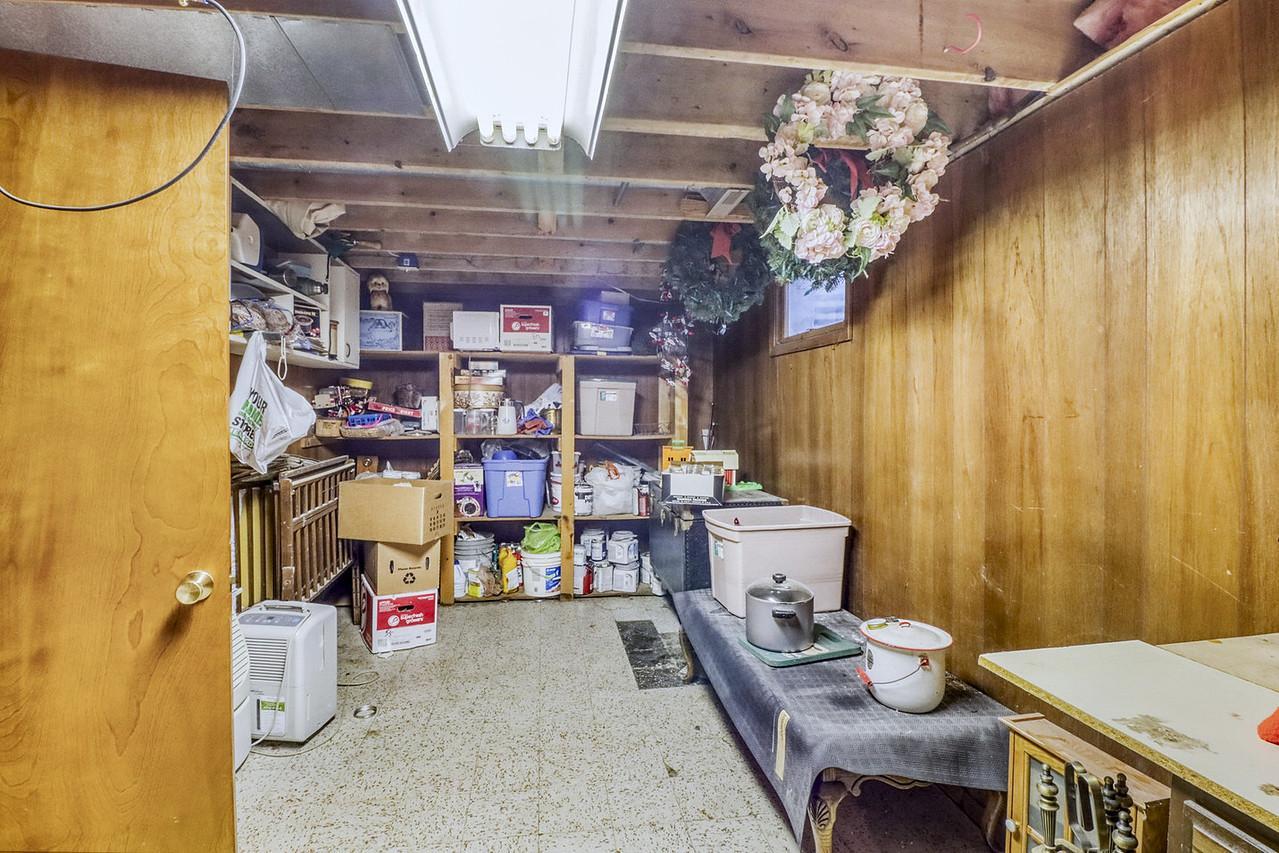 1961 single family home for sale at 813 Oak Street in West Fargo, ND — 3 bed, 3 bath (photo 60 of 63)