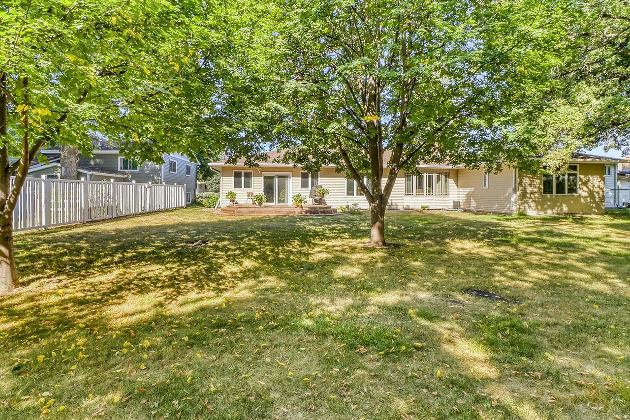 1961 single family home for sale at 813 Oak Street in West Fargo, ND — 3 bed, 3 bath (photo 7 of 63)