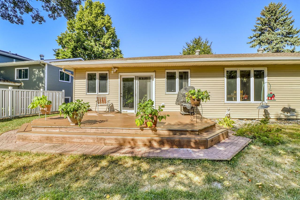 1961 single family home for sale at 813 Oak Street in West Fargo, ND — 3 bed, 3 bath (photo 9 of 63)