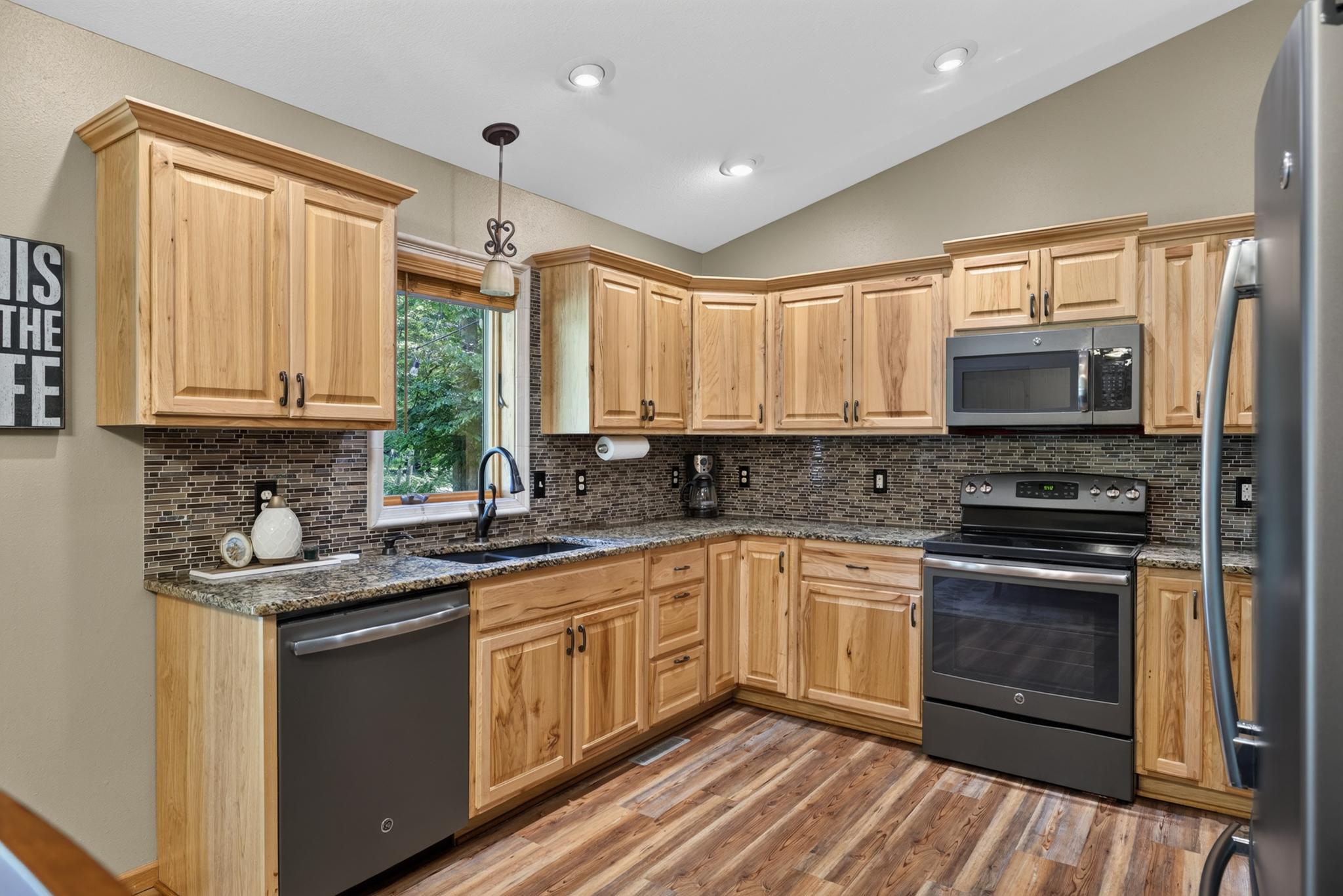 1999 single family home for sale at 6108 Bittersweet Lane in Nisswa, MN — 4 bed, 2 bath (photo 3 of 43)