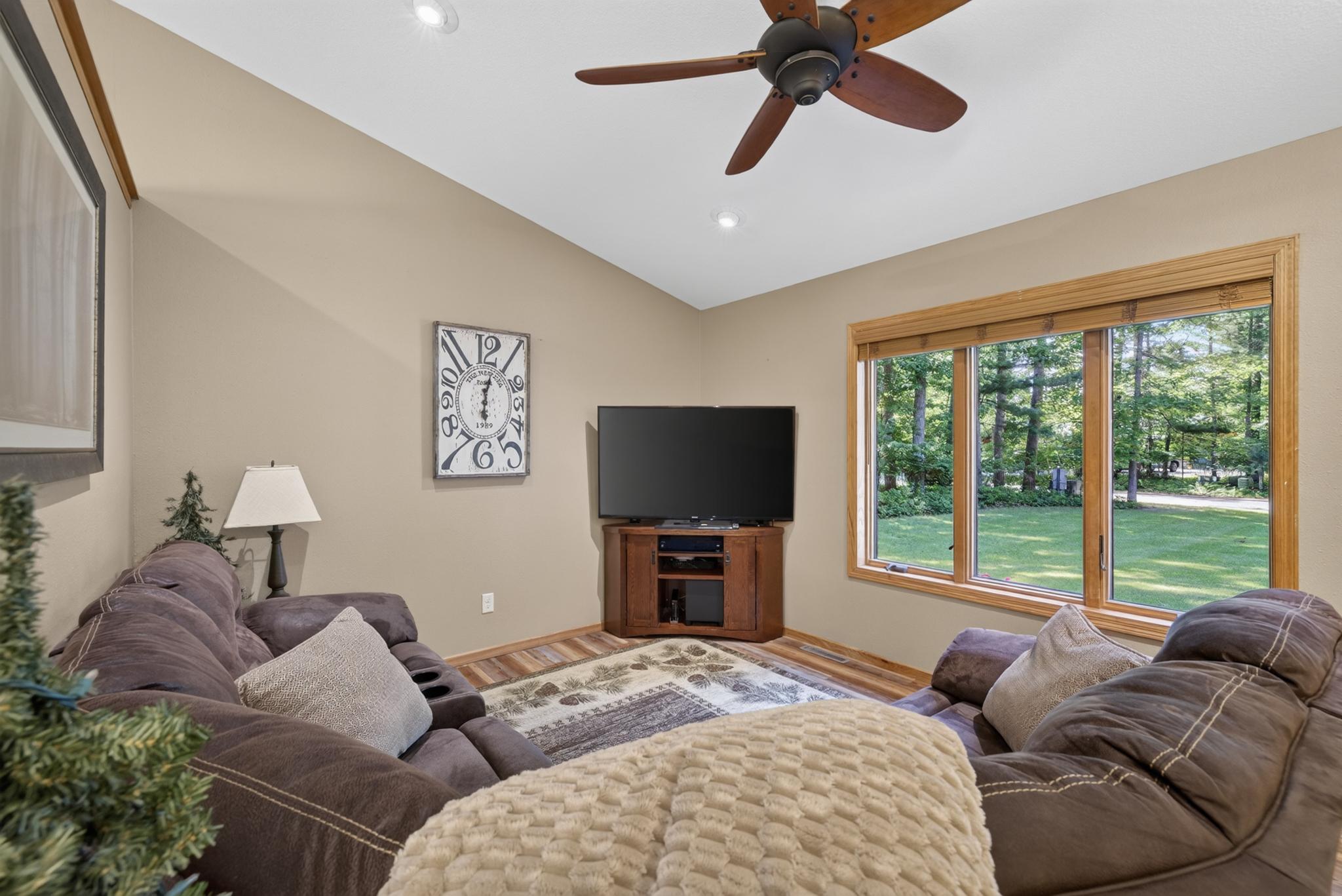 1999 single family home for sale at 6108 Bittersweet Lane in Nisswa, MN — 4 bed, 2 bath (photo 9 of 43)