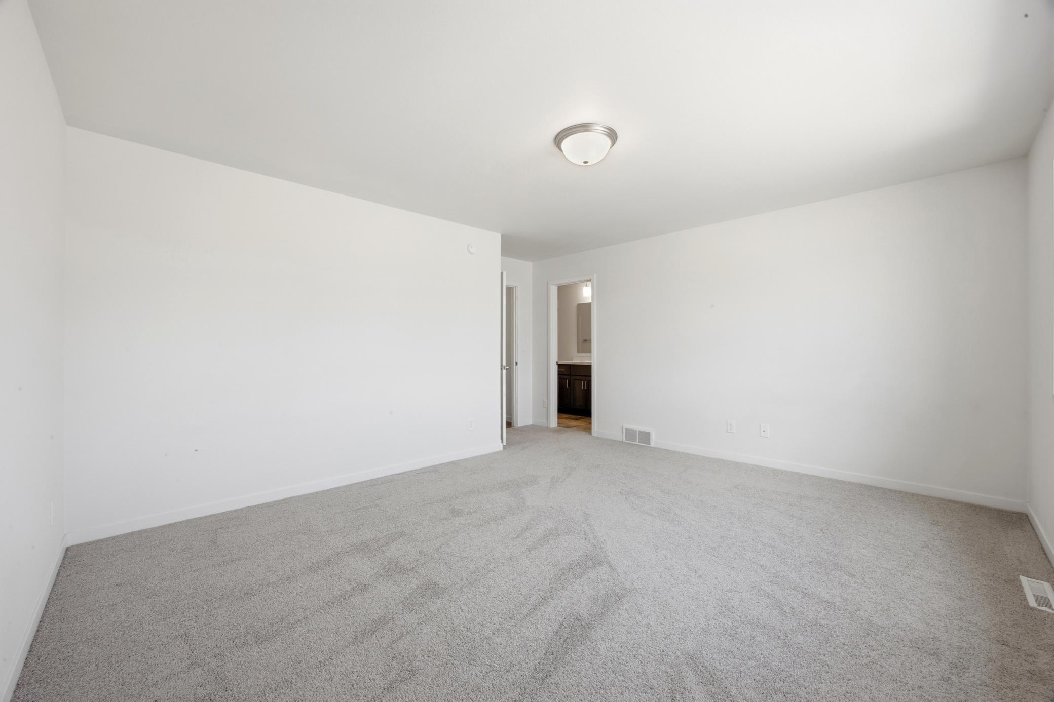 2024 single family home for sale at 2506 Fulton Loop S in Fargo, ND — 4 bed, 3 bath (photo 11 of 31)