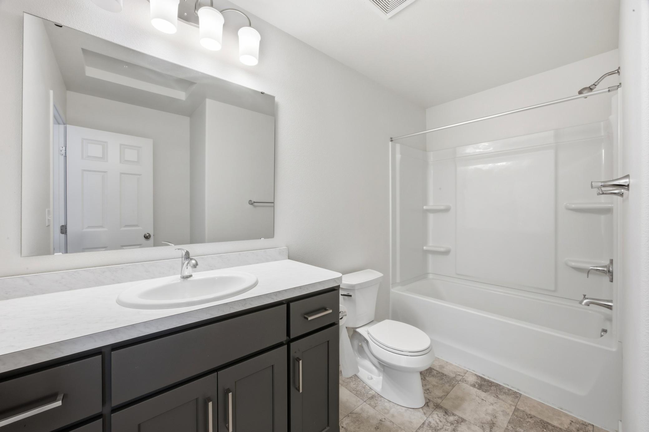 2024 single family home for sale at 2506 Fulton Loop S in Fargo, ND — 4 bed, 3 bath (photo 16 of 31)