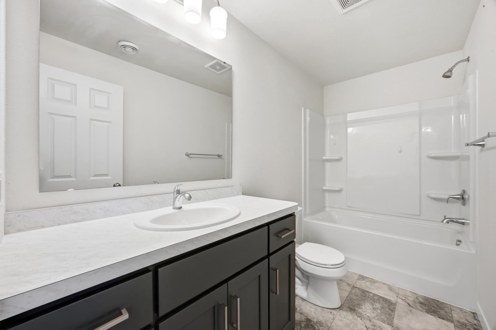 2024 single family home for sale at 2506 Fulton Loop S in Fargo, ND — 4 bed, 3 bath (photo 23 of 31)