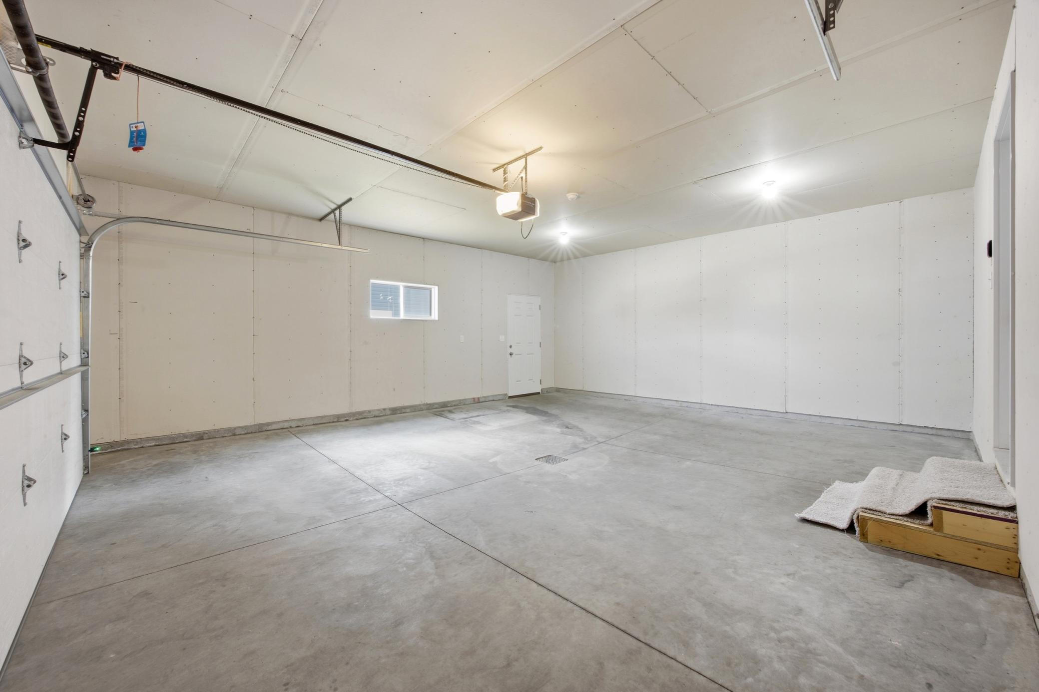 2024 single family home for sale at 2506 Fulton Loop S in Fargo, ND — 4 bed, 3 bath (photo 25 of 31)