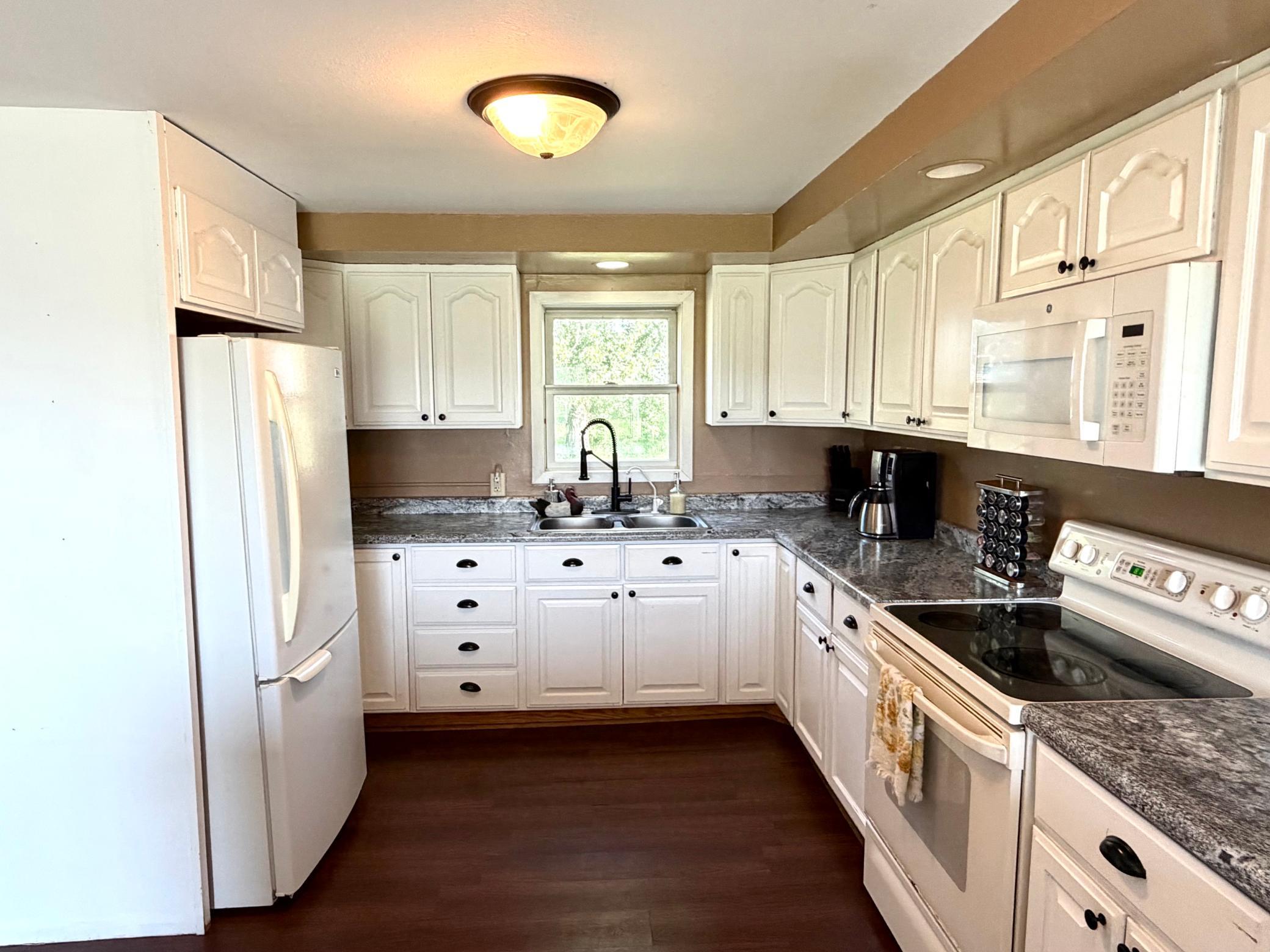1910 single family home for sale at 28707 350th Avenue in Roseau, MN — 4 bed, 2 bath (photo 3 of 24)
