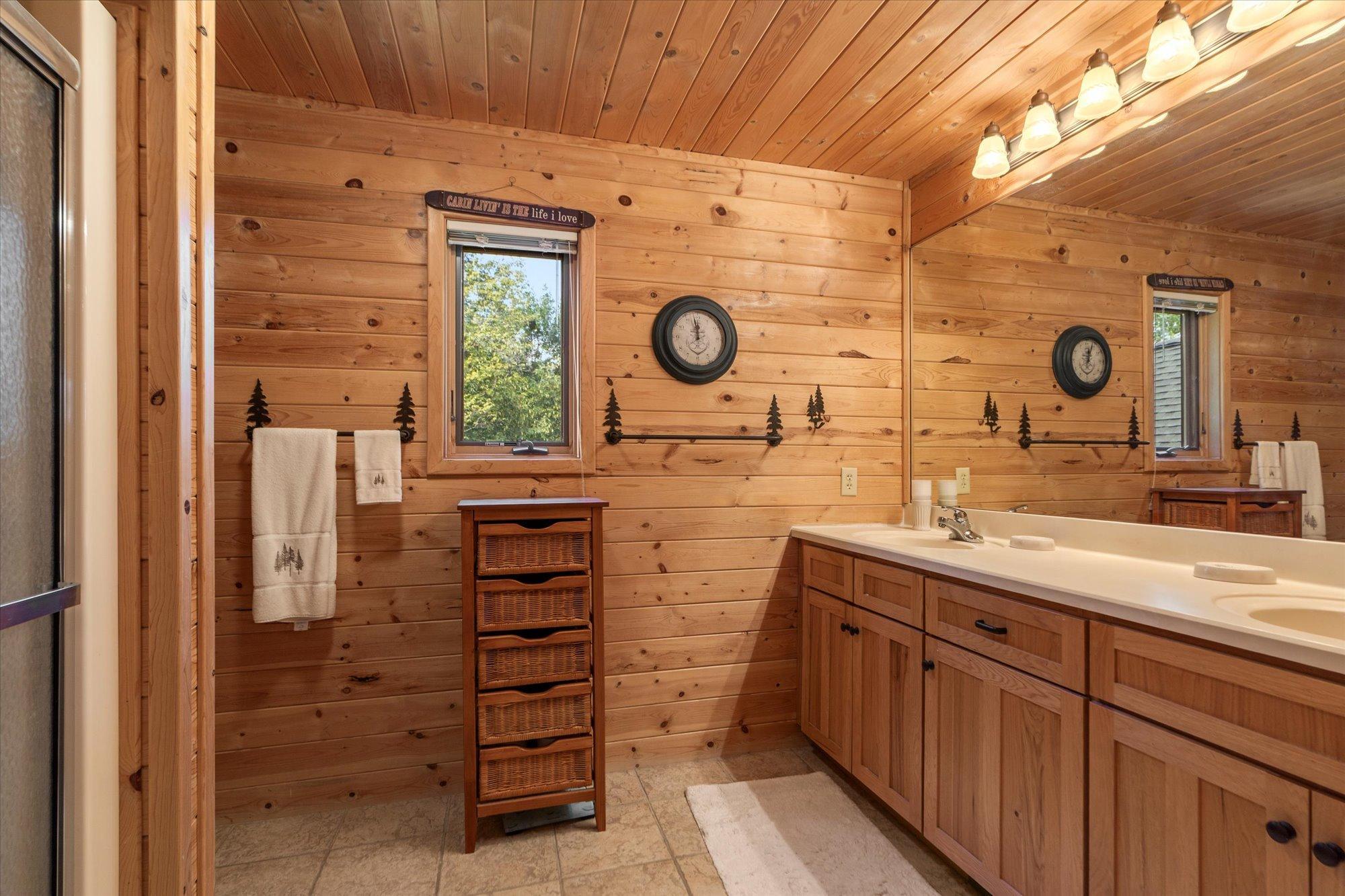 2000 single family home for sale at 13959 Scenic Court in Crosslake, MN — 3 bed, 3 bath (photo 17 of 40)
