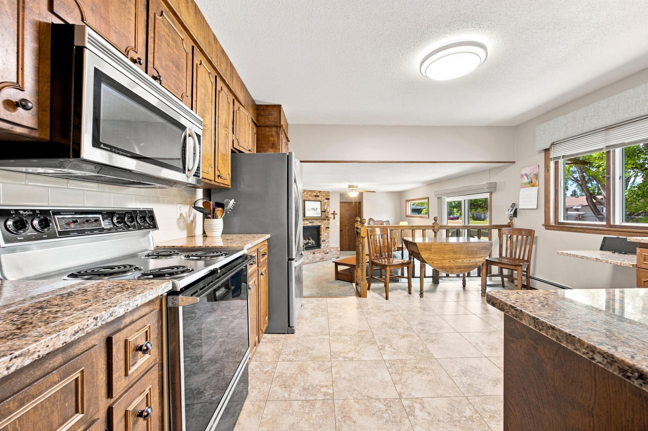 1968 single family home for sale at 2323 19 1/2 Street S in Moorhead, MN — 4 bed, 3 bath (photo 12 of 28)