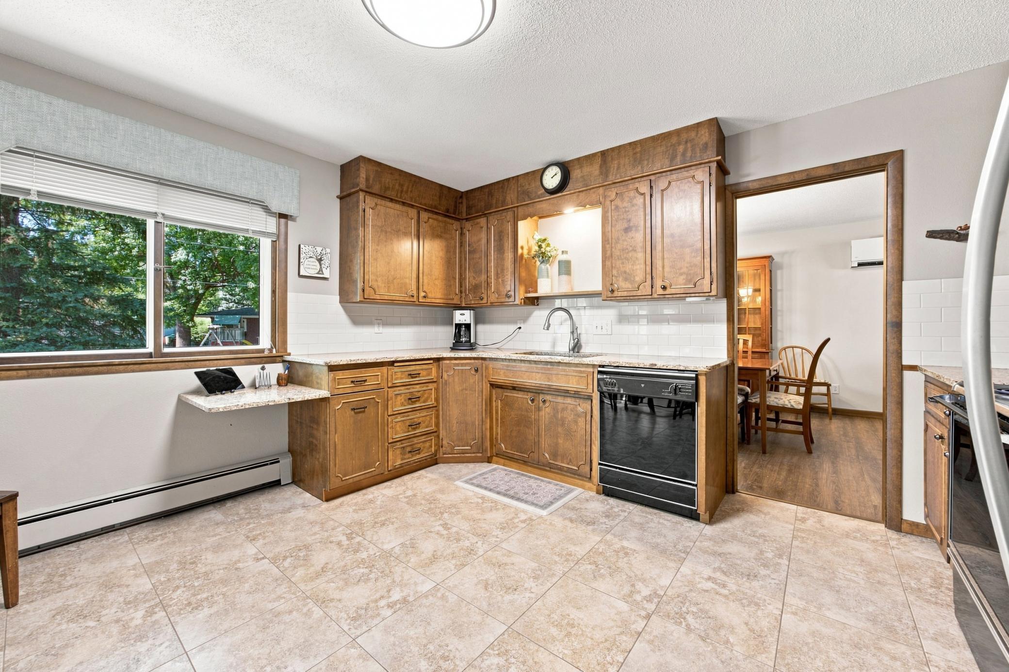 1968 single family home for sale at 2323 19 1/2 Street S in Moorhead, MN — 4 bed, 3 bath (photo 13 of 28)