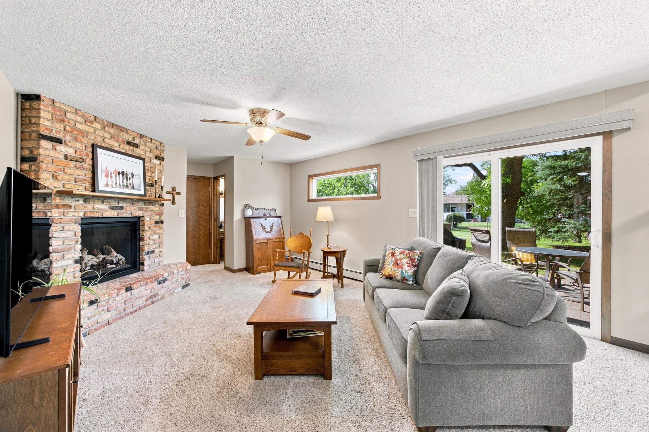 1968 single family home for sale at 2323 19 1/2 Street S in Moorhead, MN — 4 bed, 3 bath (photo 15 of 28)