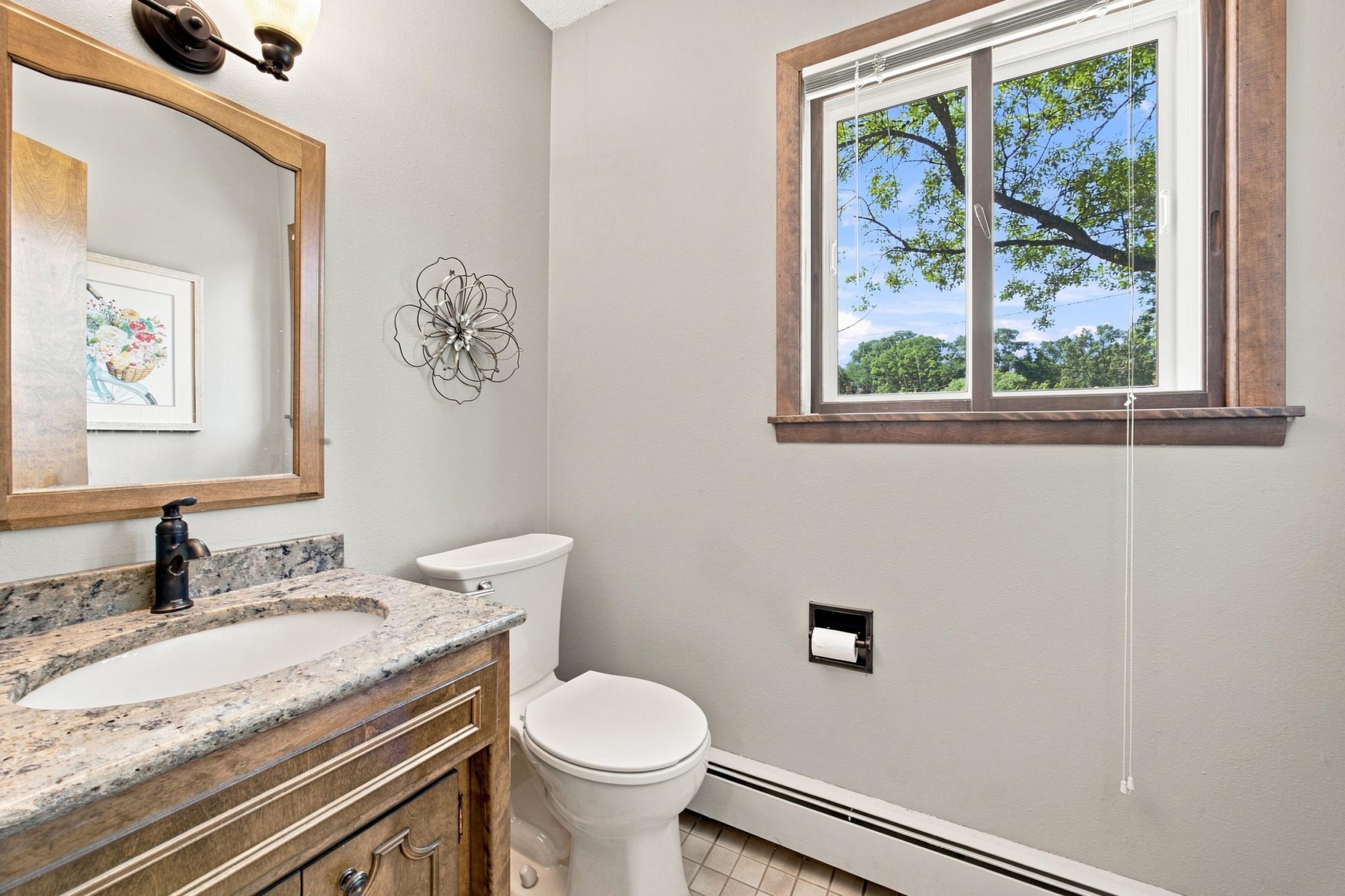 1968 single family home for sale at 2323 19 1/2 Street S in Moorhead, MN — 4 bed, 3 bath (photo 17 of 28)