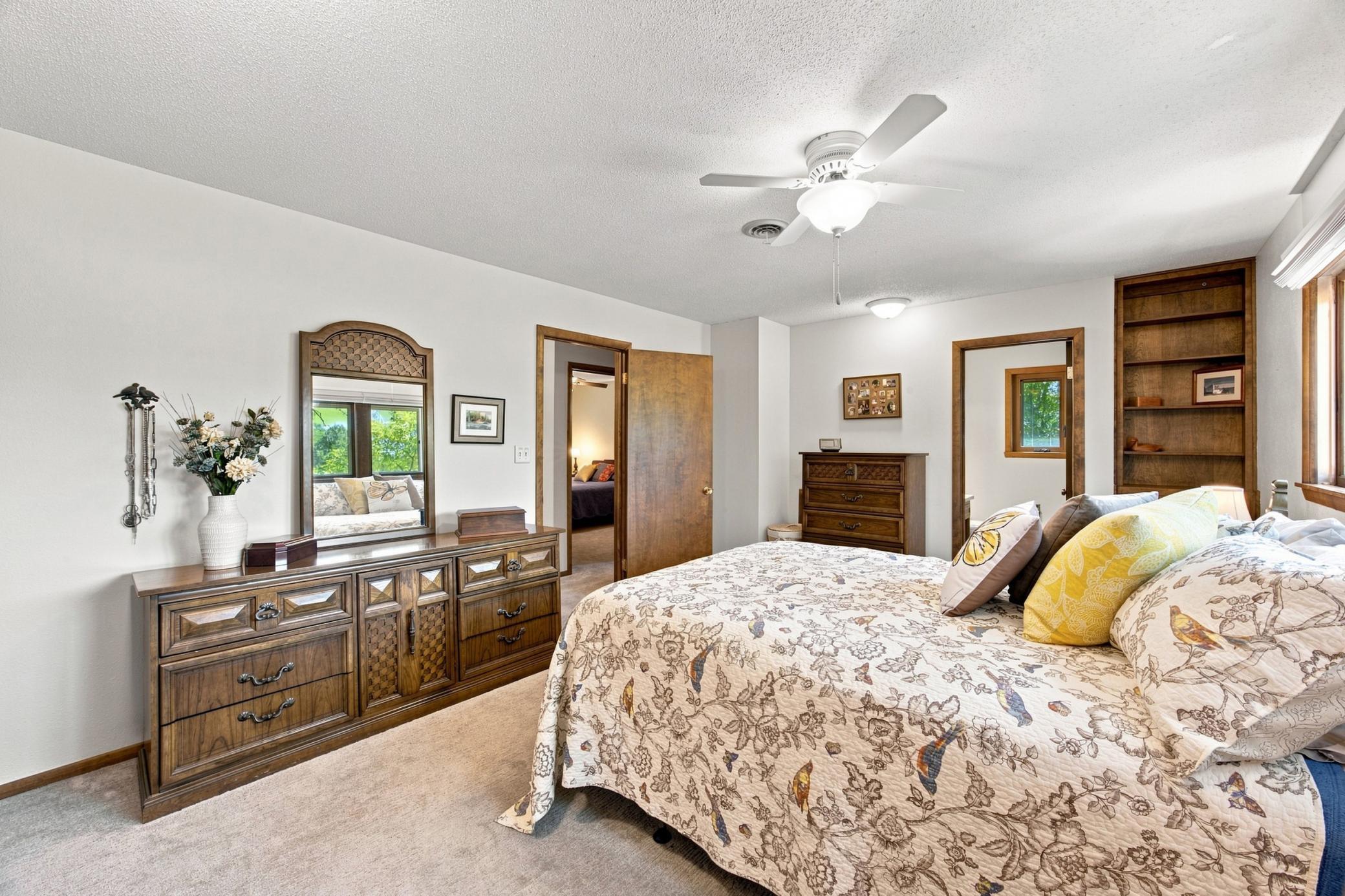 1968 single family home for sale at 2323 19 1/2 Street S in Moorhead, MN — 4 bed, 3 bath (photo 20 of 28)