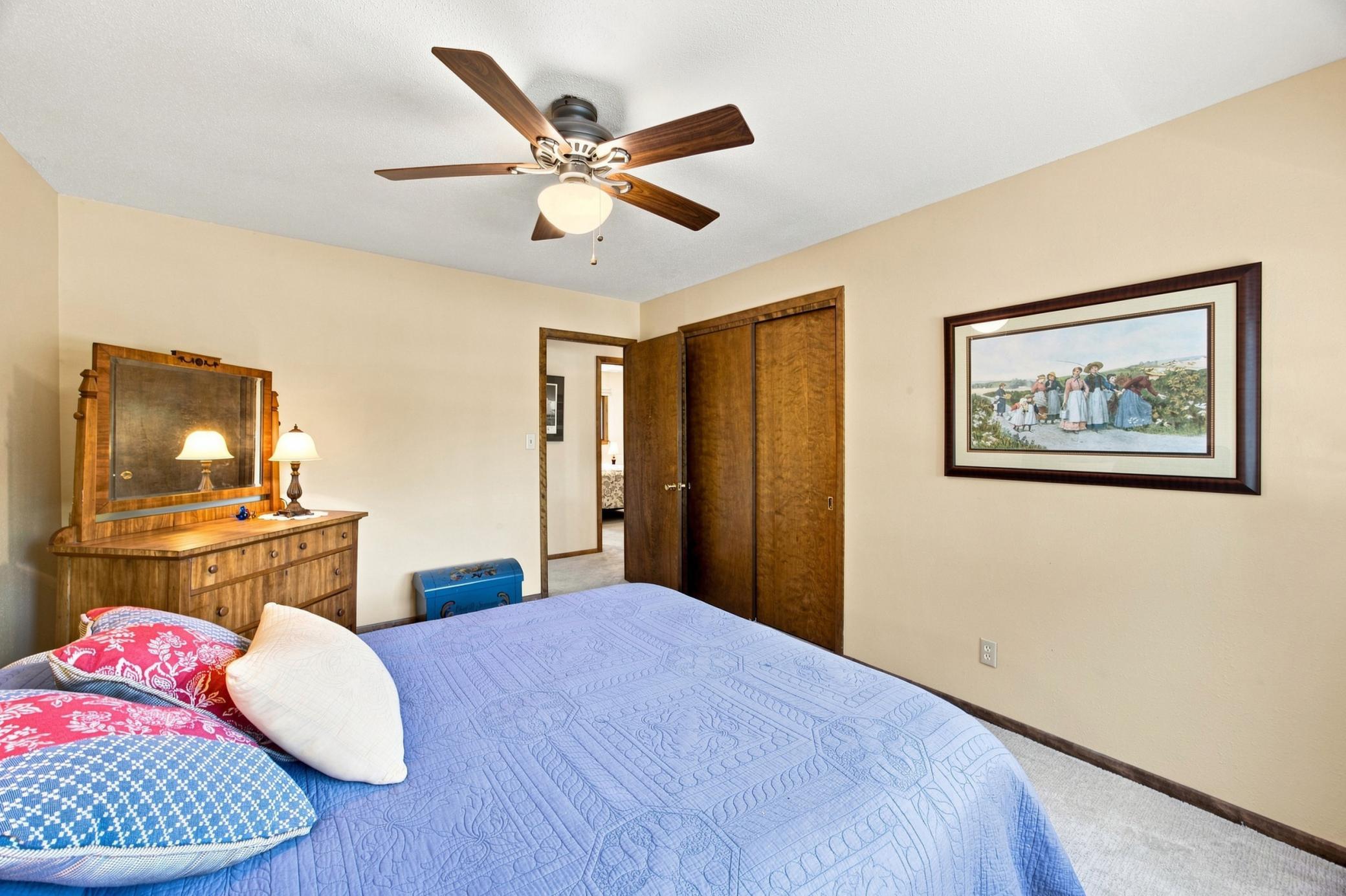 1968 single family home for sale at 2323 19 1/2 Street S in Moorhead, MN — 4 bed, 3 bath (photo 24 of 28)