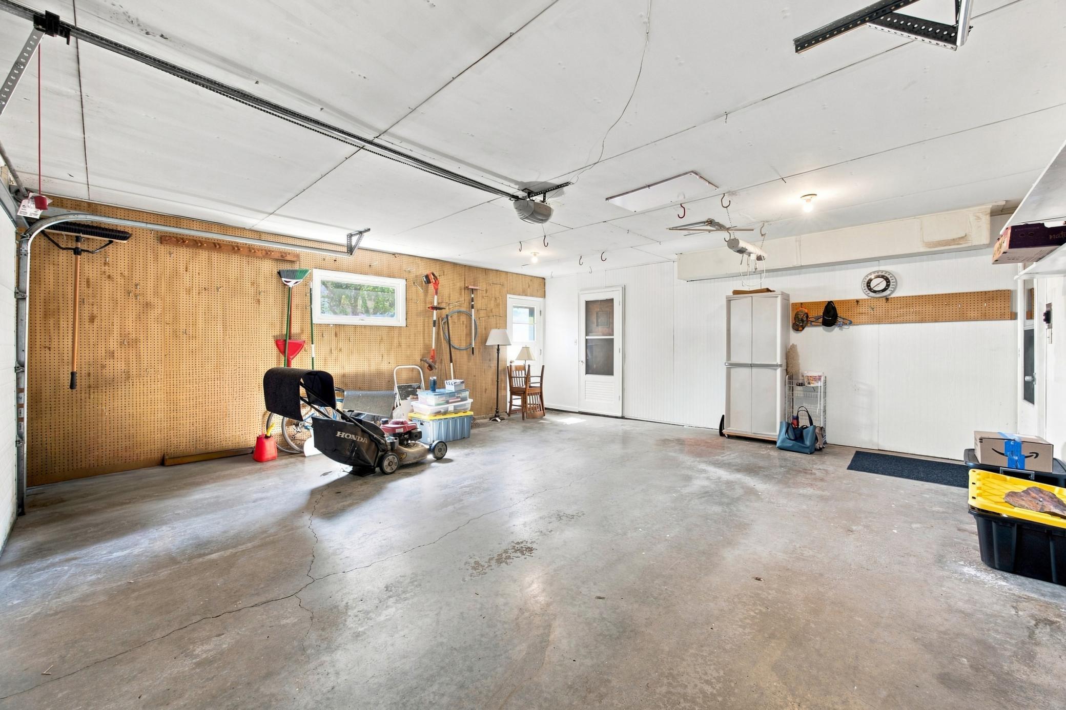 1968 single family home for sale at 2323 19 1/2 Street S in Moorhead, MN — 4 bed, 3 bath (photo 28 of 28)