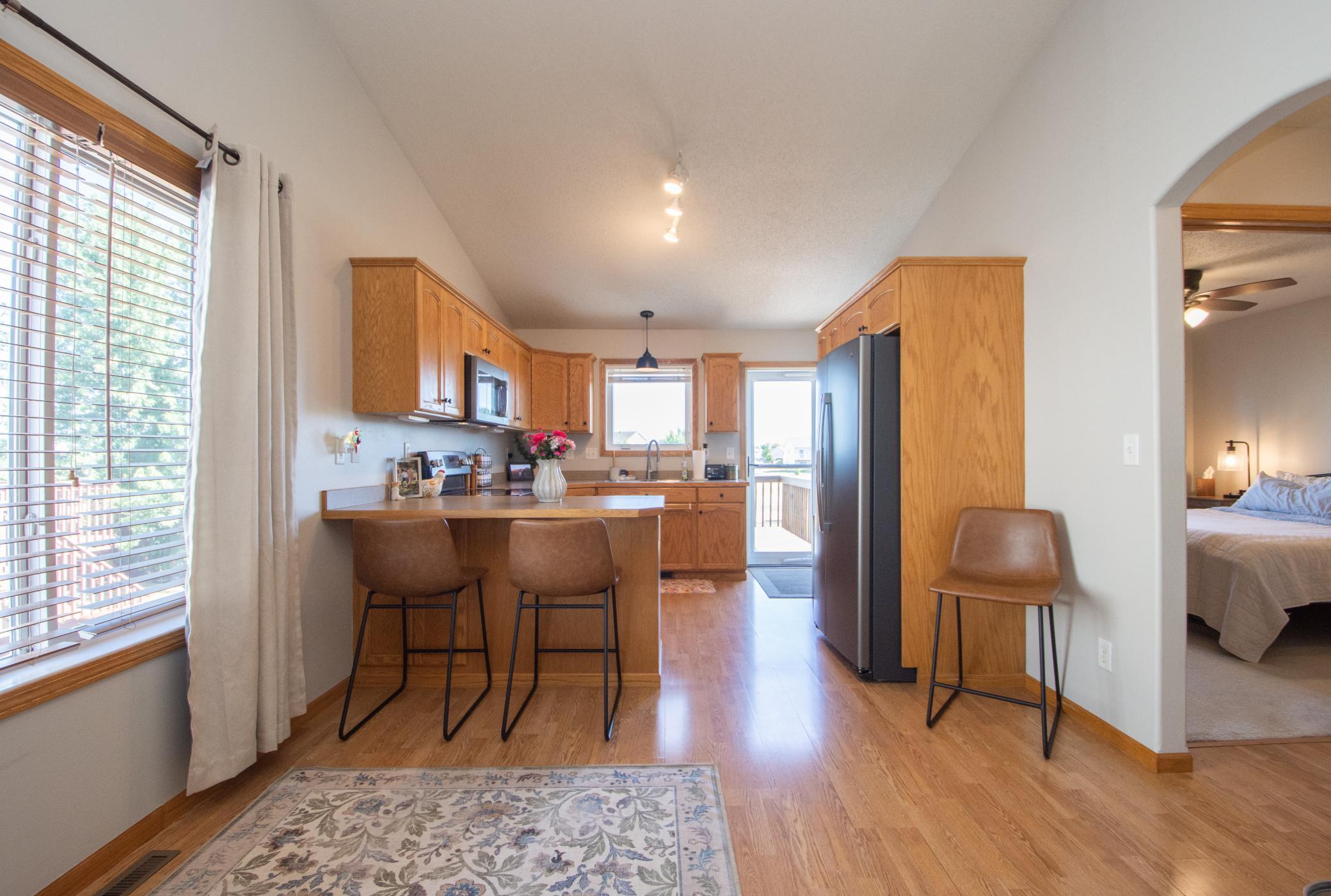 2004 twin home for sale at 1062 38 1/2 Avenue W in West Fargo, ND — 3 bed, 2 bath (photo 11 of 31)