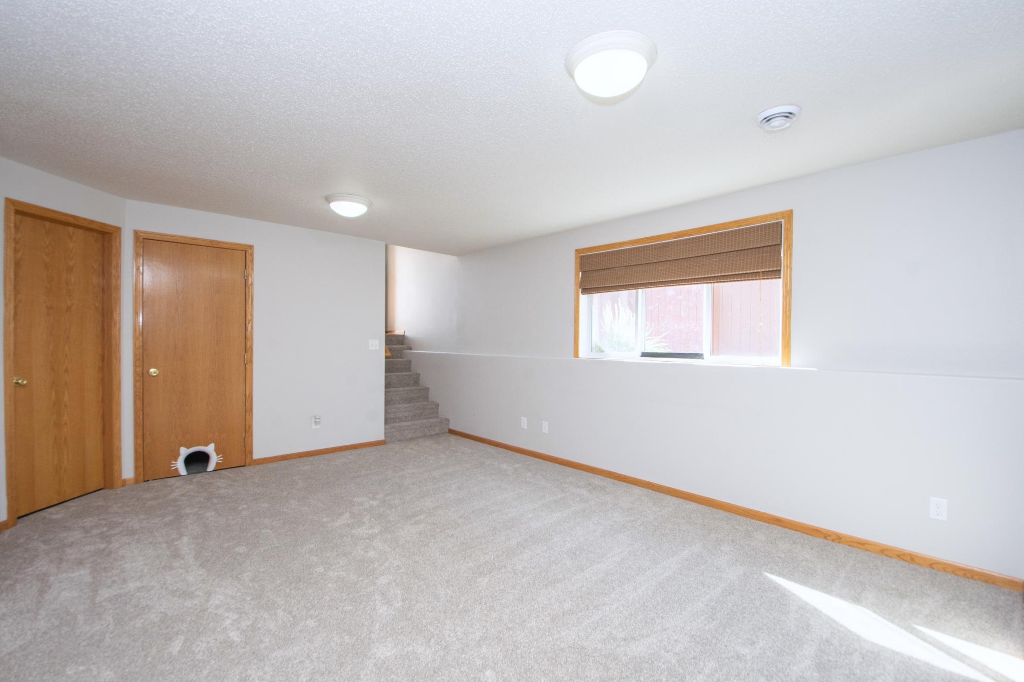 2004 twin home for sale at 1062 38 1/2 Avenue W in West Fargo, ND — 3 bed, 2 bath (photo 20 of 31)