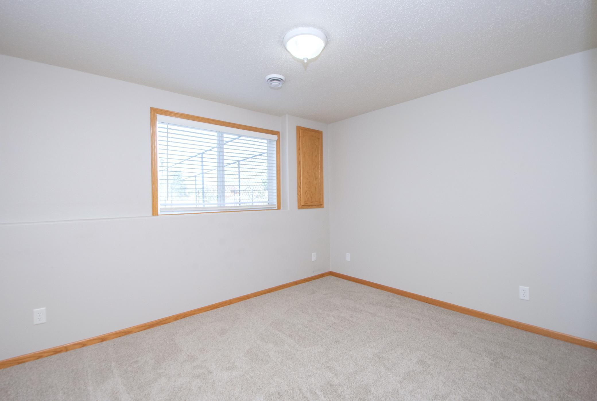 2004 twin home for sale at 1062 38 1/2 Avenue W in West Fargo, ND — 3 bed, 2 bath (photo 21 of 31)