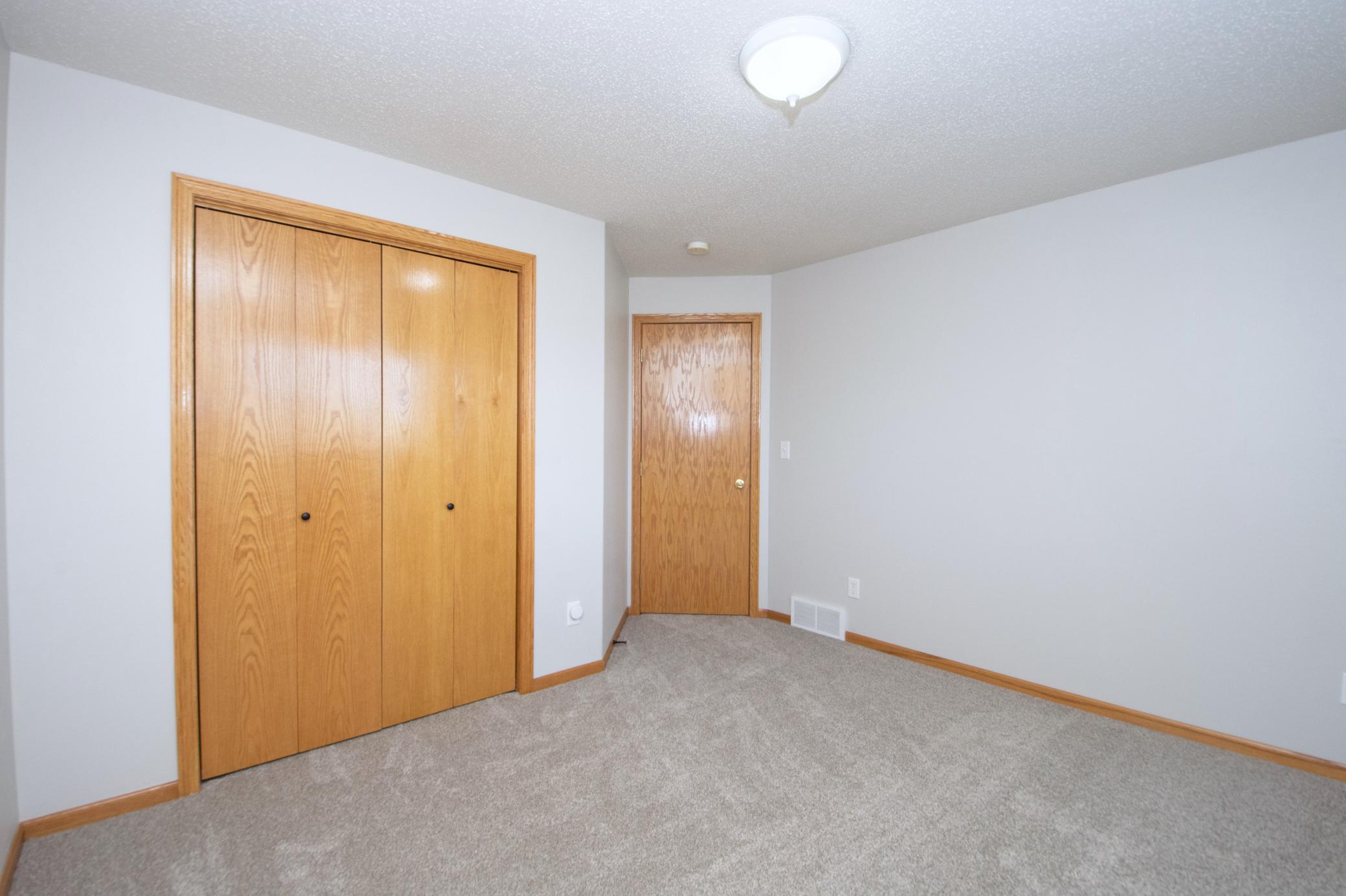 2004 twin home for sale at 1062 38 1/2 Avenue W in West Fargo, ND — 3 bed, 2 bath (photo 23 of 31)