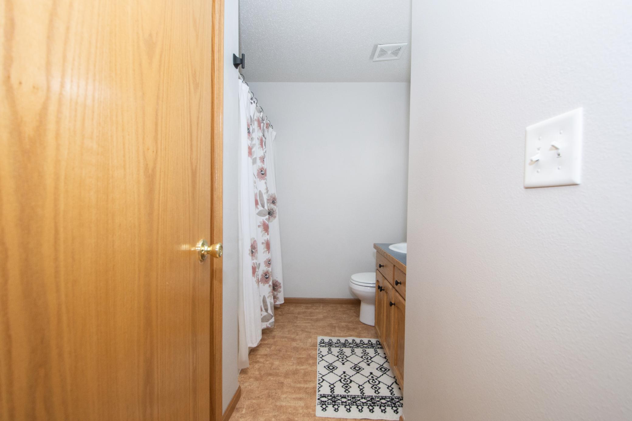 2004 twin home for sale at 1062 38 1/2 Avenue W in West Fargo, ND — 3 bed, 2 bath (photo 24 of 31)