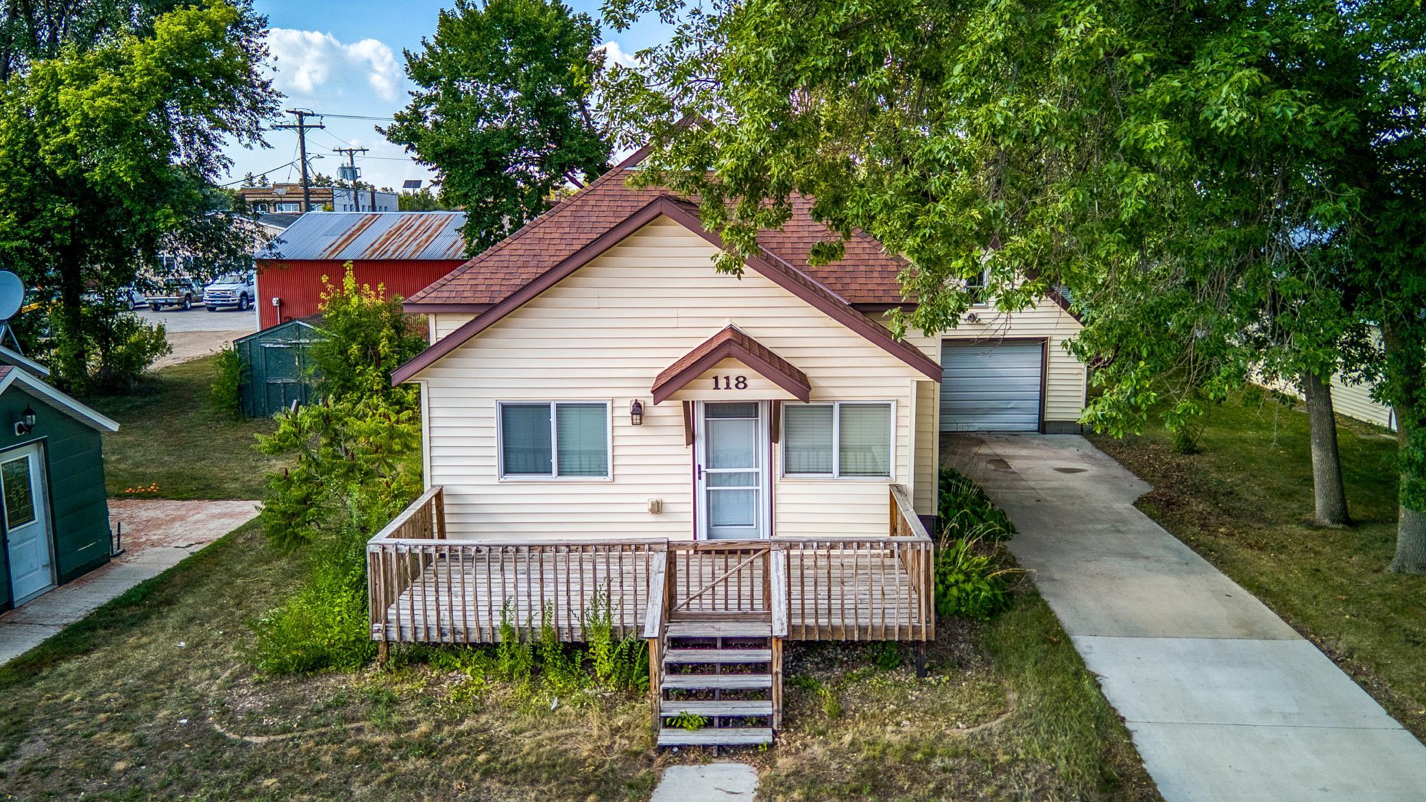 1890 single family home for sale at 118 E Colfax Street in Parkers Prairie, MN — 2 bed, 1 bath (photo 2 of 50)