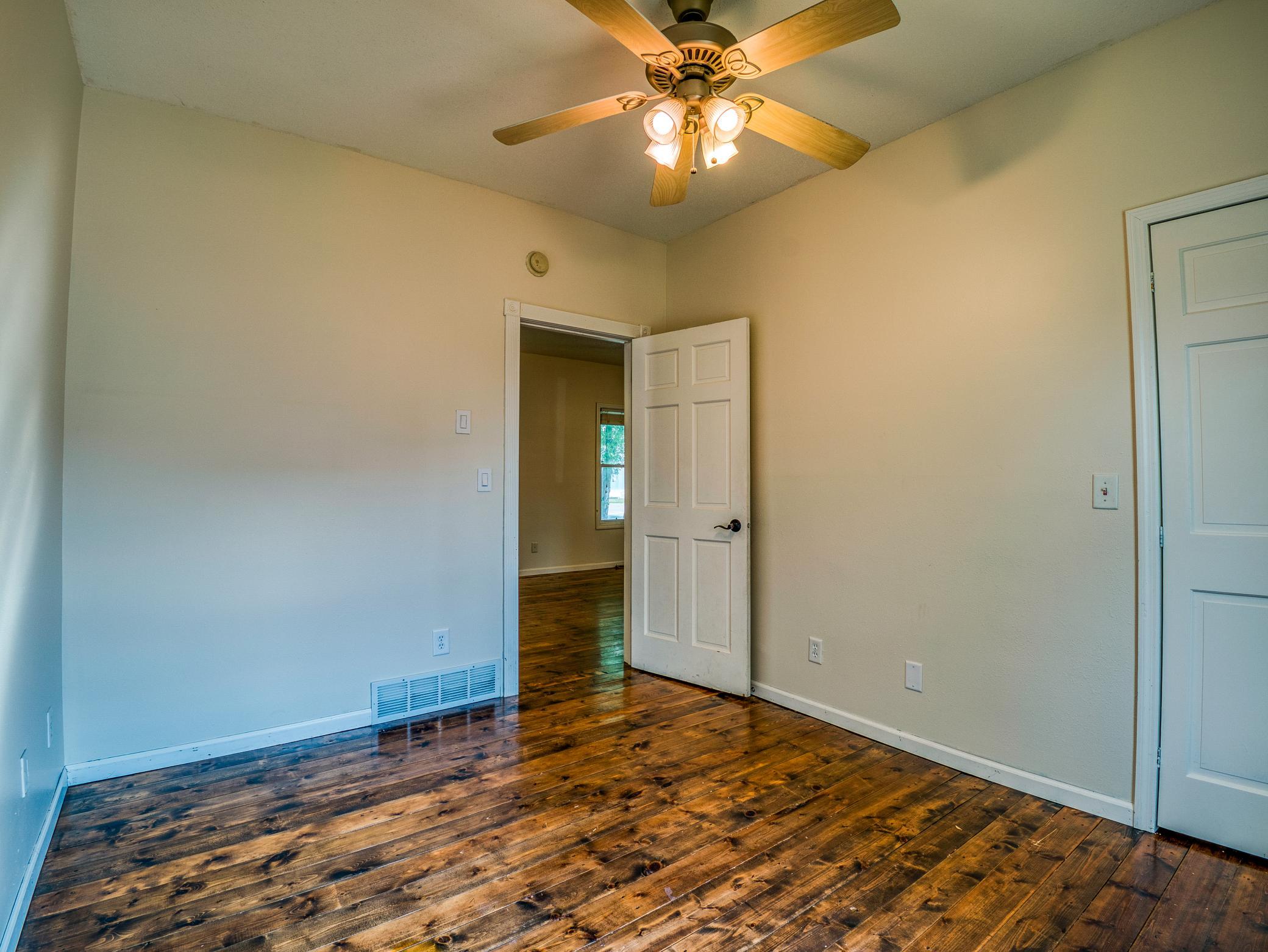 1890 single family home for sale at 118 E Colfax Street in Parkers Prairie, MN — 2 bed, 1 bath (photo 22 of 50)