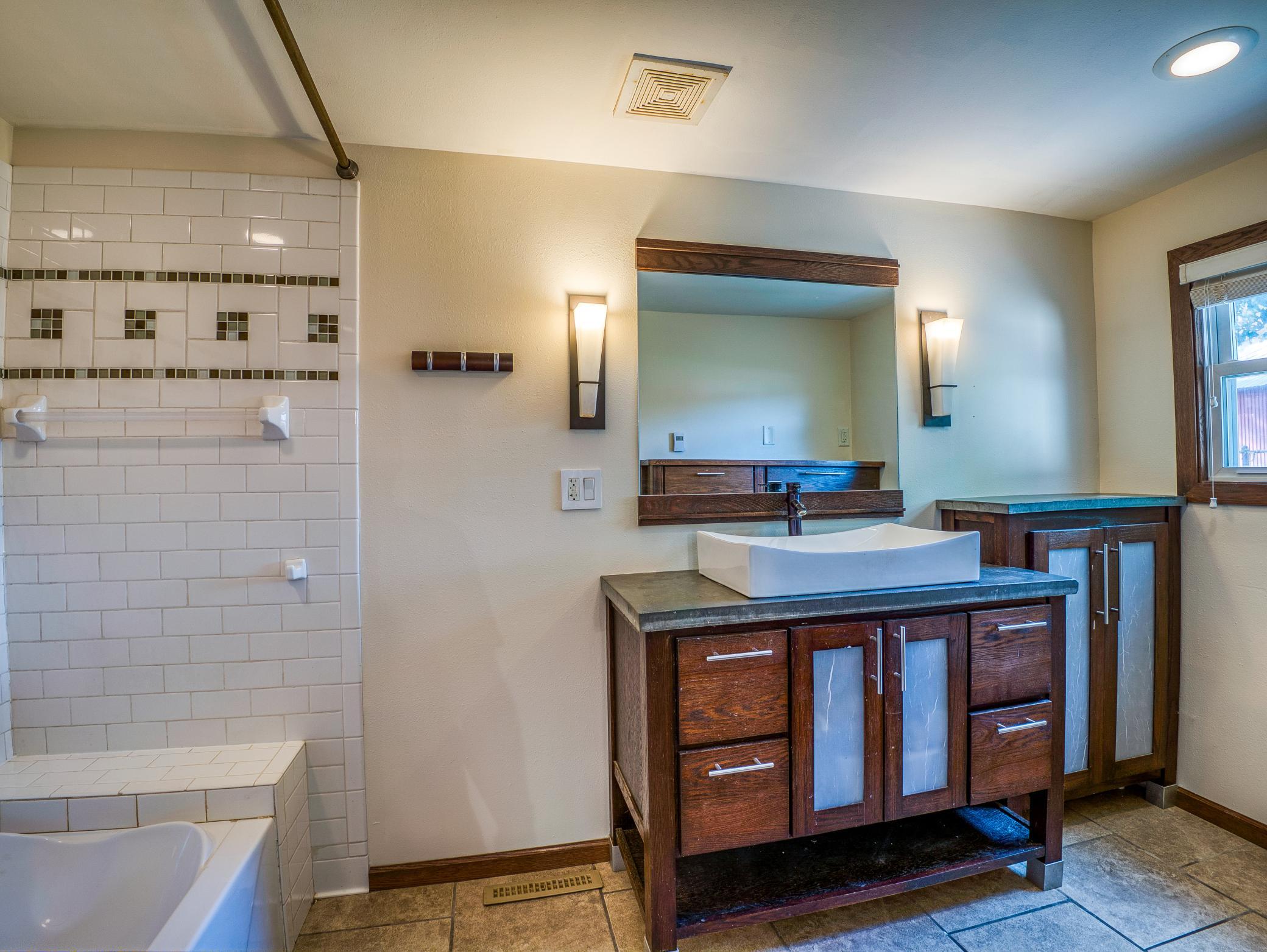 1890 single family home for sale at 118 E Colfax Street in Parkers Prairie, MN — 2 bed, 1 bath (photo 32 of 50)