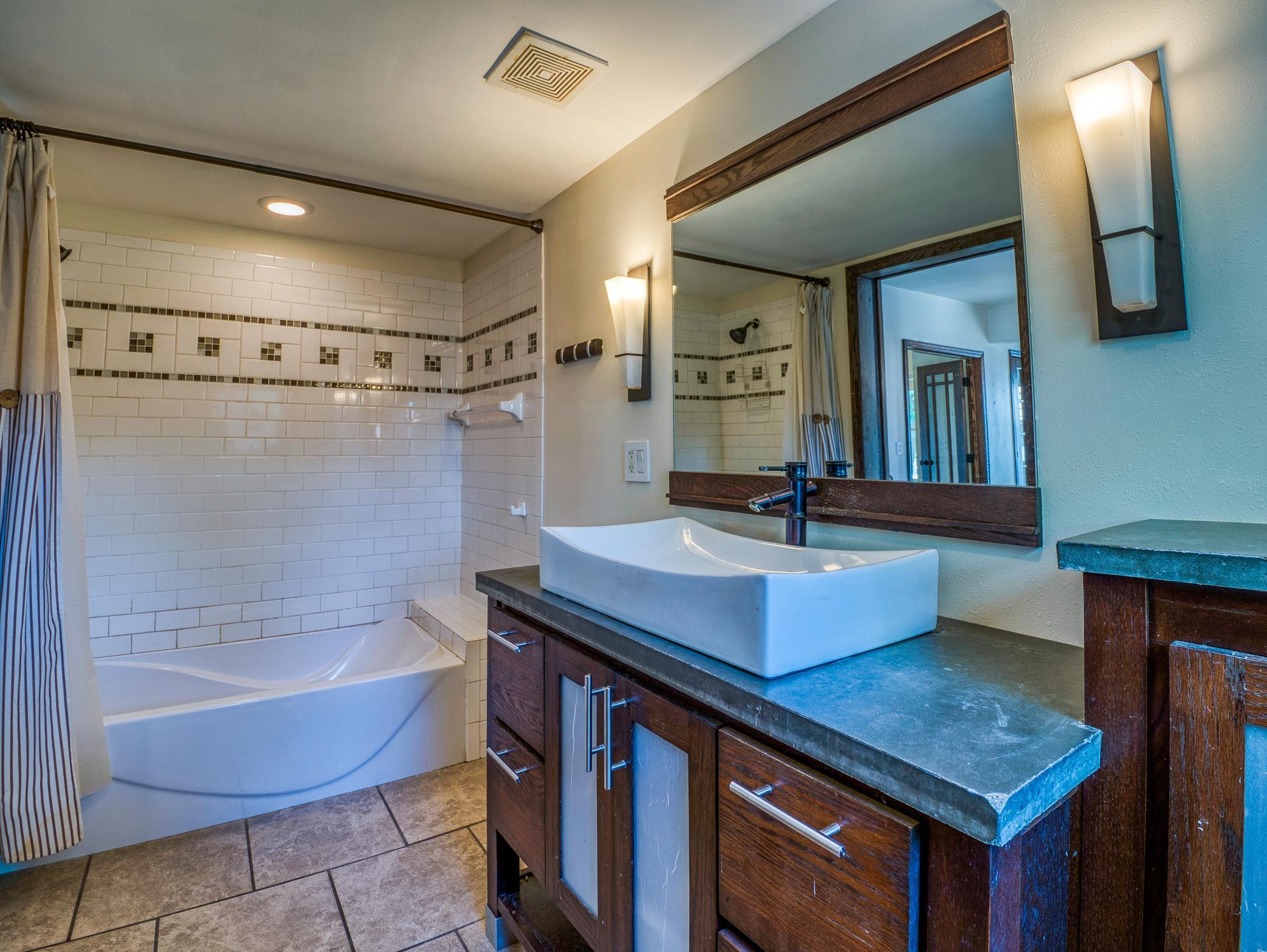 1890 single family home for sale at 118 E Colfax Street in Parkers Prairie, MN — 2 bed, 1 bath (photo 35 of 50)
