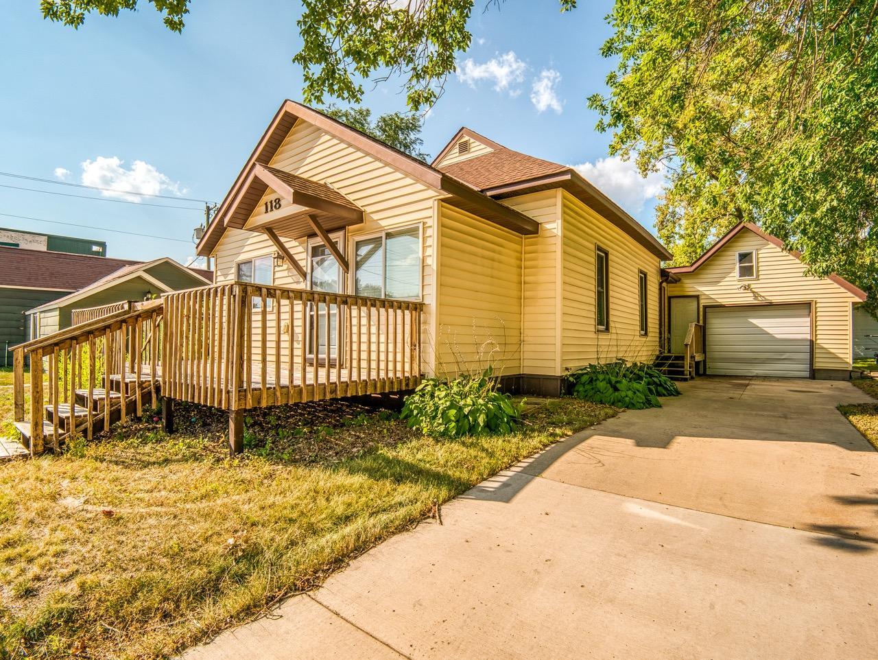 1890 single family home for sale at 118 E Colfax Street in Parkers Prairie, MN — 2 bed, 1 bath (photo 42 of 50)