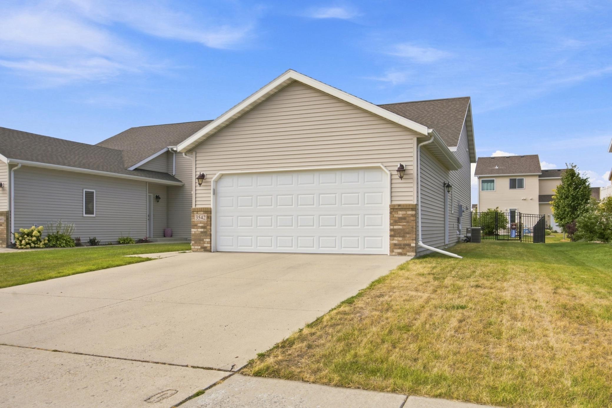 2013 twin home for sale at 3542 23rd Avenue S in Moorhead, MN — 3 bed, 2 bath (photo 2 of 27)