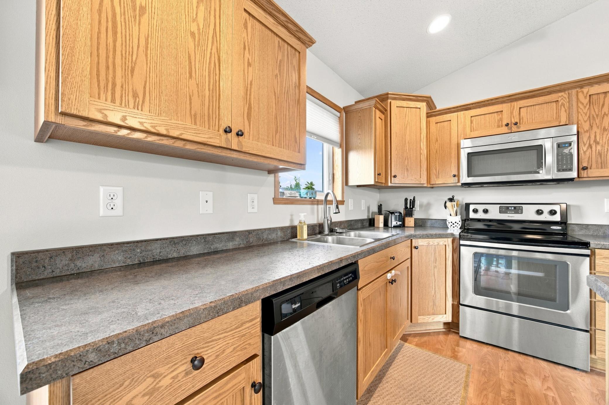 2013 twin home for sale at 3542 23rd Avenue S in Moorhead, MN — 3 bed, 2 bath (photo 9 of 27)